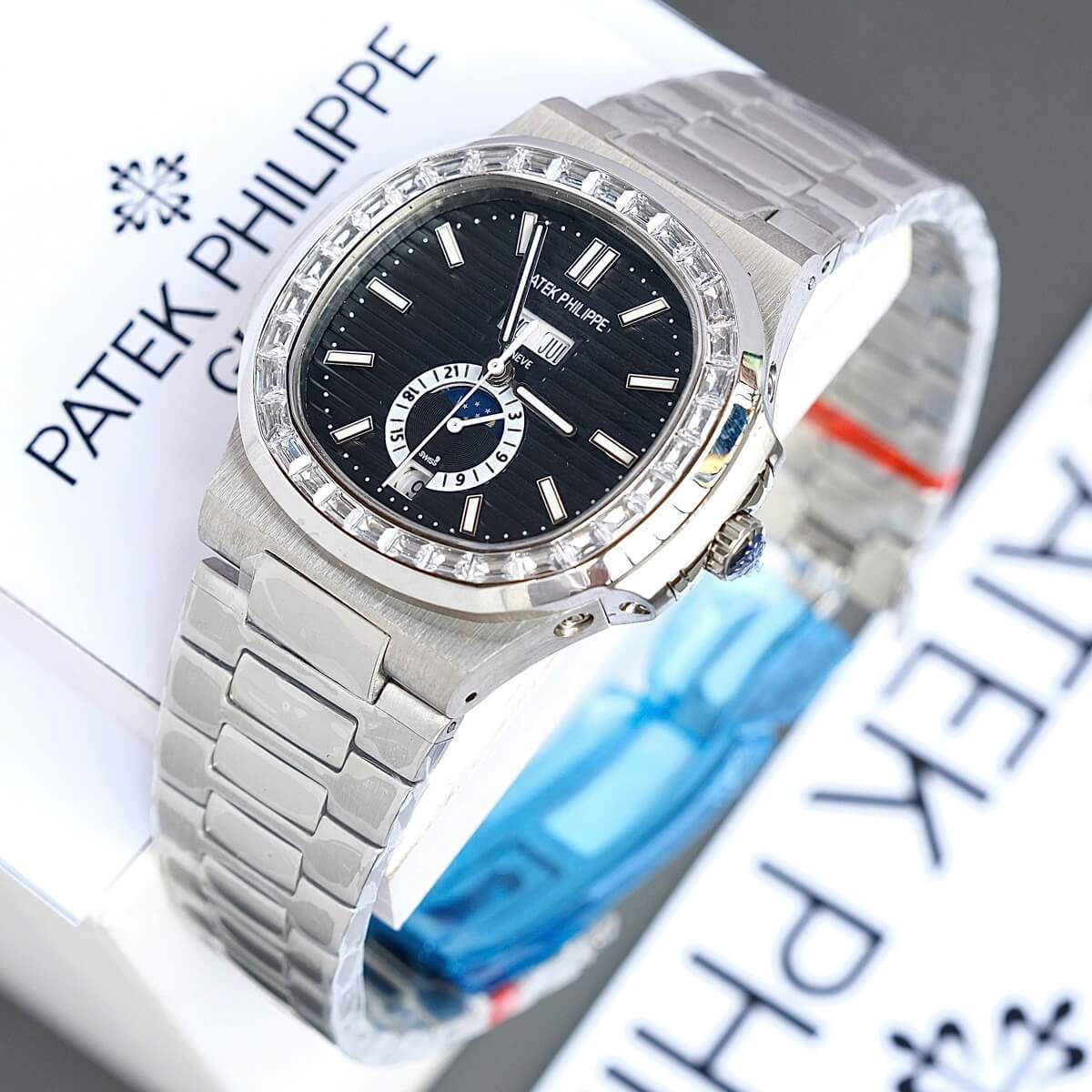 Đồng Hồ Nam Patek Philippe Nautilus 5726 Đính Đá Máy Tự Động Dây Silver Mặt Đen Size 40mm