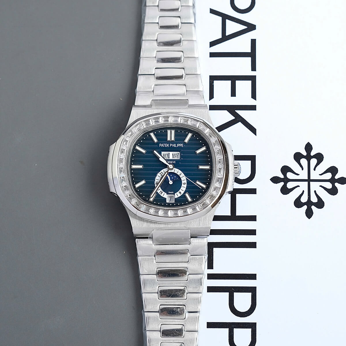 Đồng Hồ Nam Patek Philippe Nautilus 5726 Đính Đá Máy Tự Động Dây Silver Mặt Xanh Size 40mm