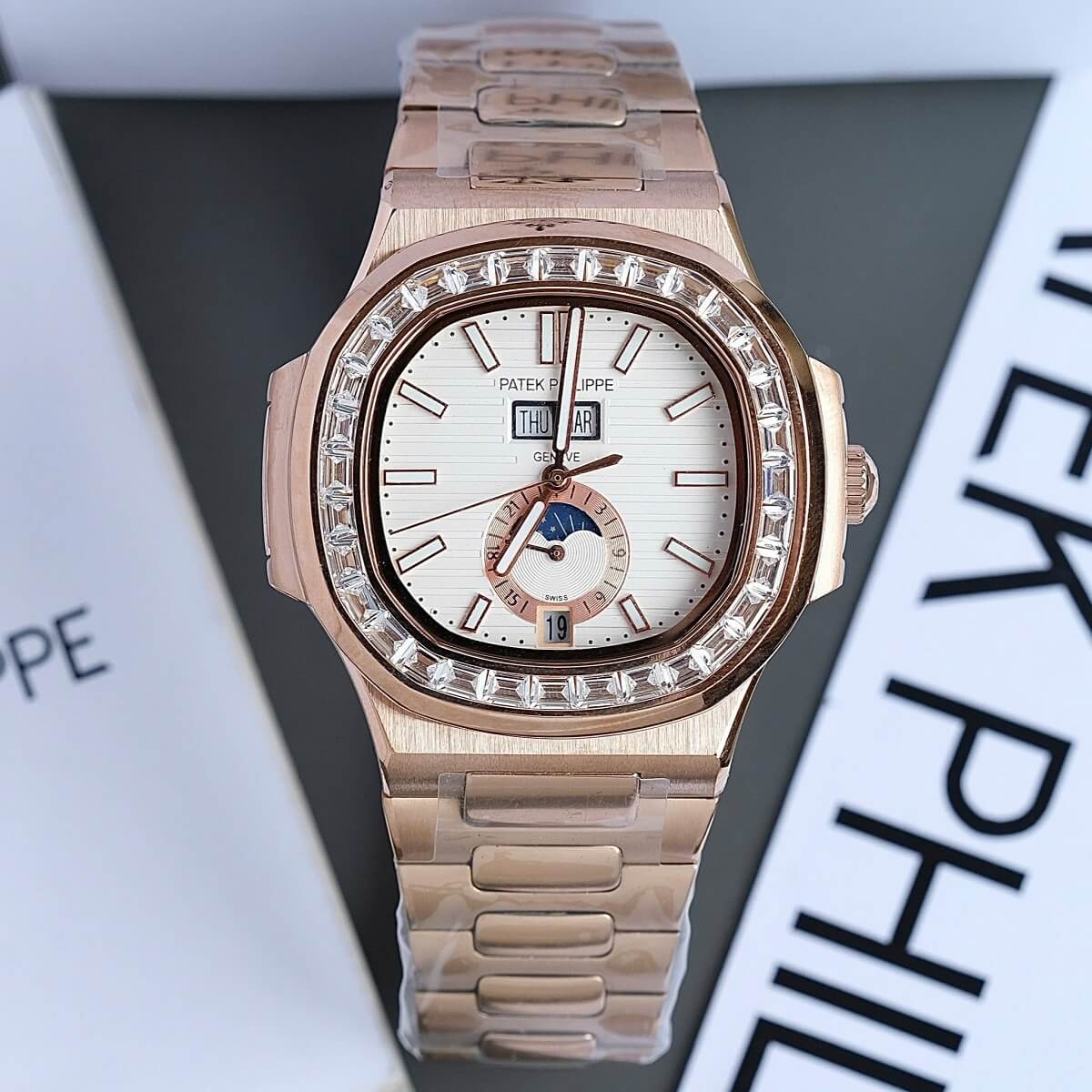 Đồng Hồ Nam Patek Philippe Nautilus 5726 Đính Đá Máy Tự Động Dây Rose Mặt Trắng Size 40mm