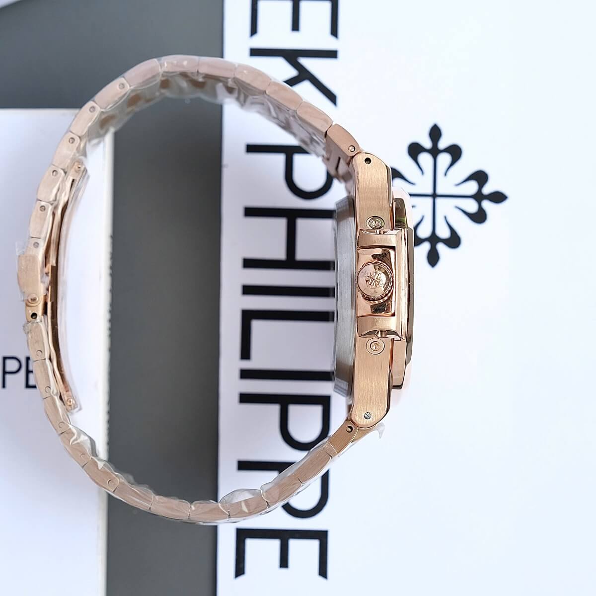 Đồng Hồ Nam Patek Philippe Nautilus 5726 Đính Đá Máy Tự Động Dây Rose Mặt Trắng Size 40mm