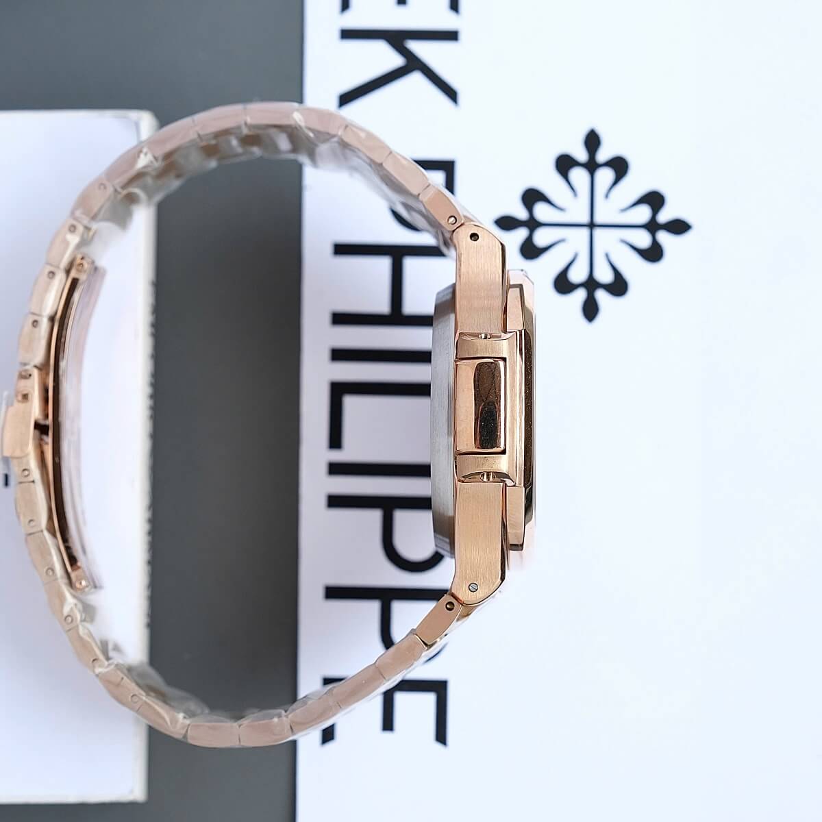 Đồng Hồ Nam Patek Philippe Nautilus 5726 Đính Đá Máy Tự Động Dây Rose Mặt Trắng Size 40mm