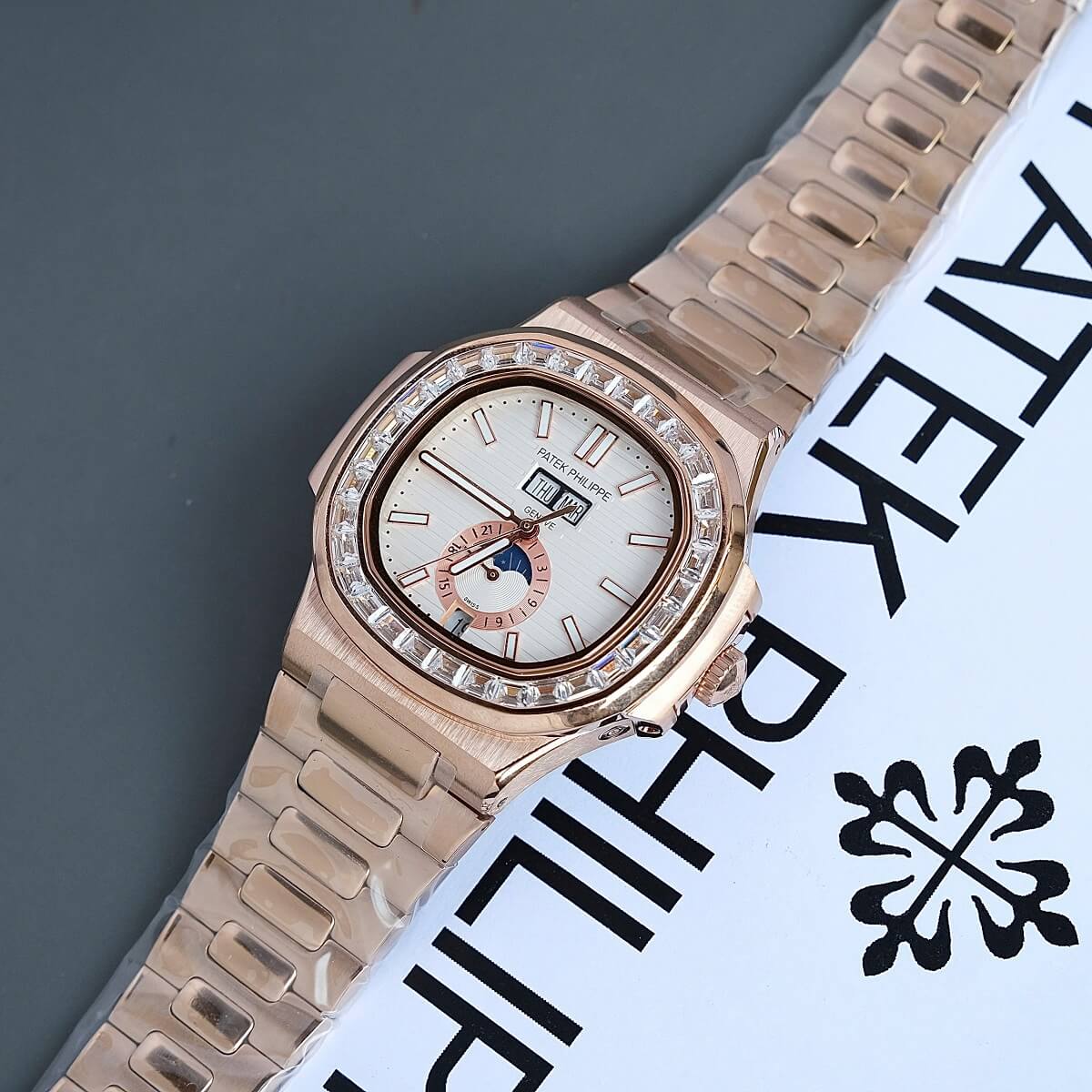 Đồng Hồ Nam Patek Philippe Nautilus 5726 Đính Đá Máy Tự Động Dây Rose Mặt Trắng Size 40mm
