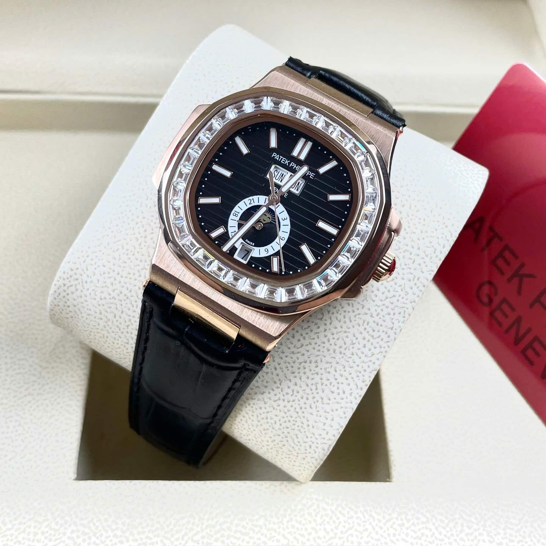 Đồng Hồ Nam Patek Philippe Nautilus Tự Động Dây Da Đen Mặt Đen Đính Đá Rose Size 40mm