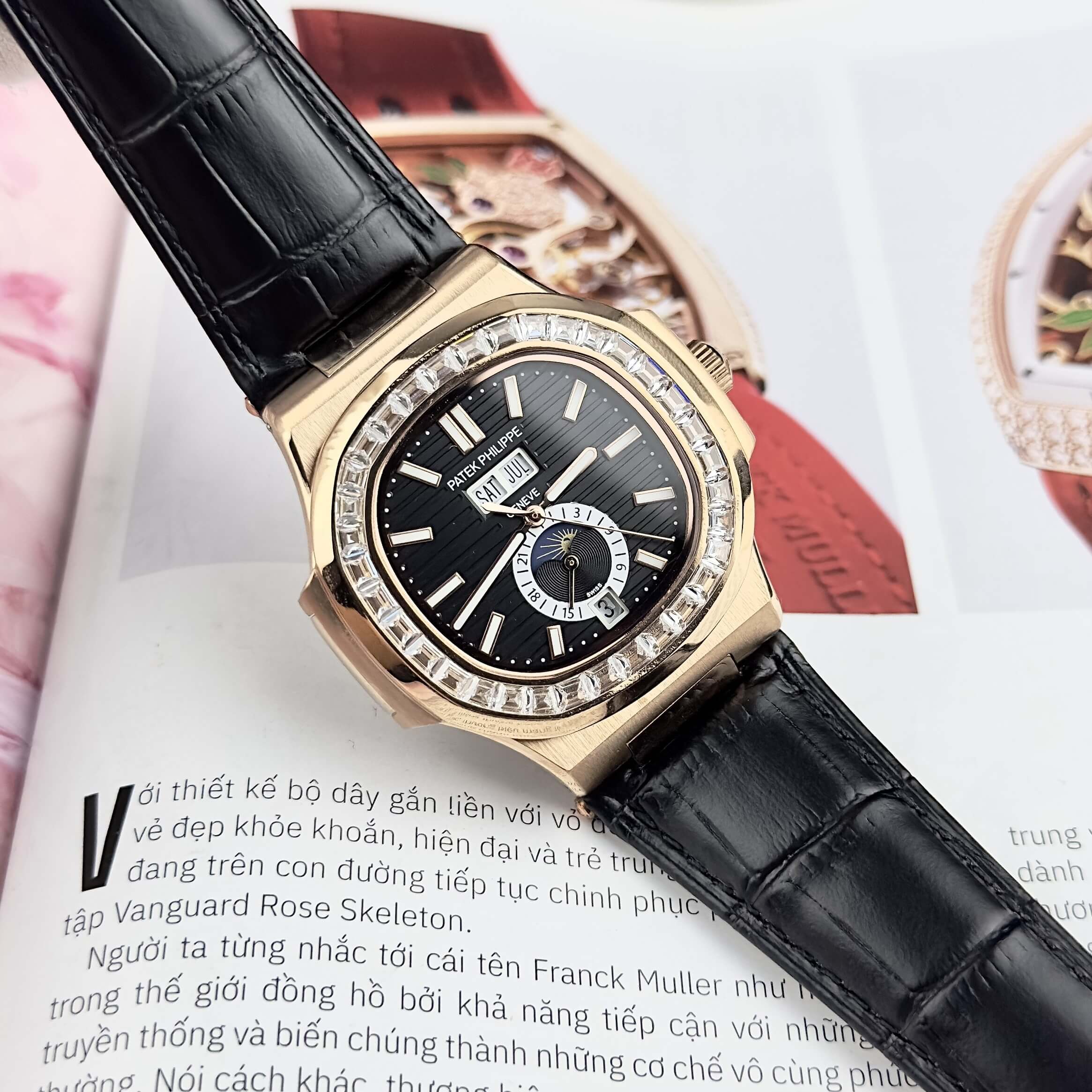 Đồng Hồ Nam Patek Philippe Nautilus Tự Động Dây Da Đen Mặt Đen Đính Đá Rose Size 40mm
