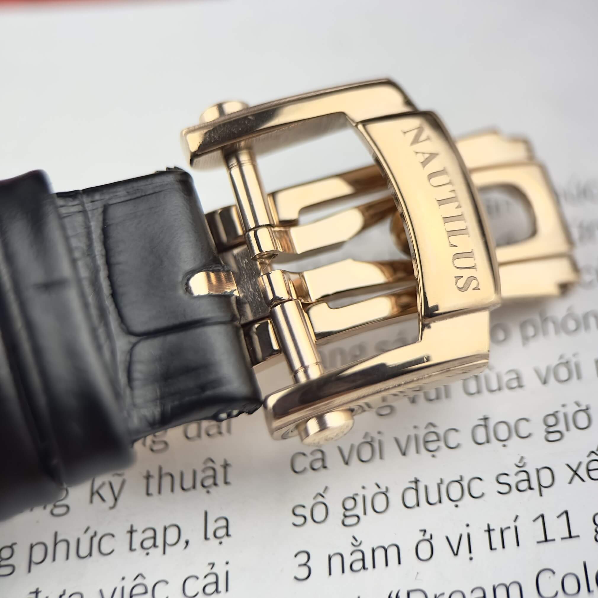 Đồng Hồ Nam Patek Philippe Nautilus Tự Động Dây Da Đen Mặt Đen Đính Đá Rose Size 40mm