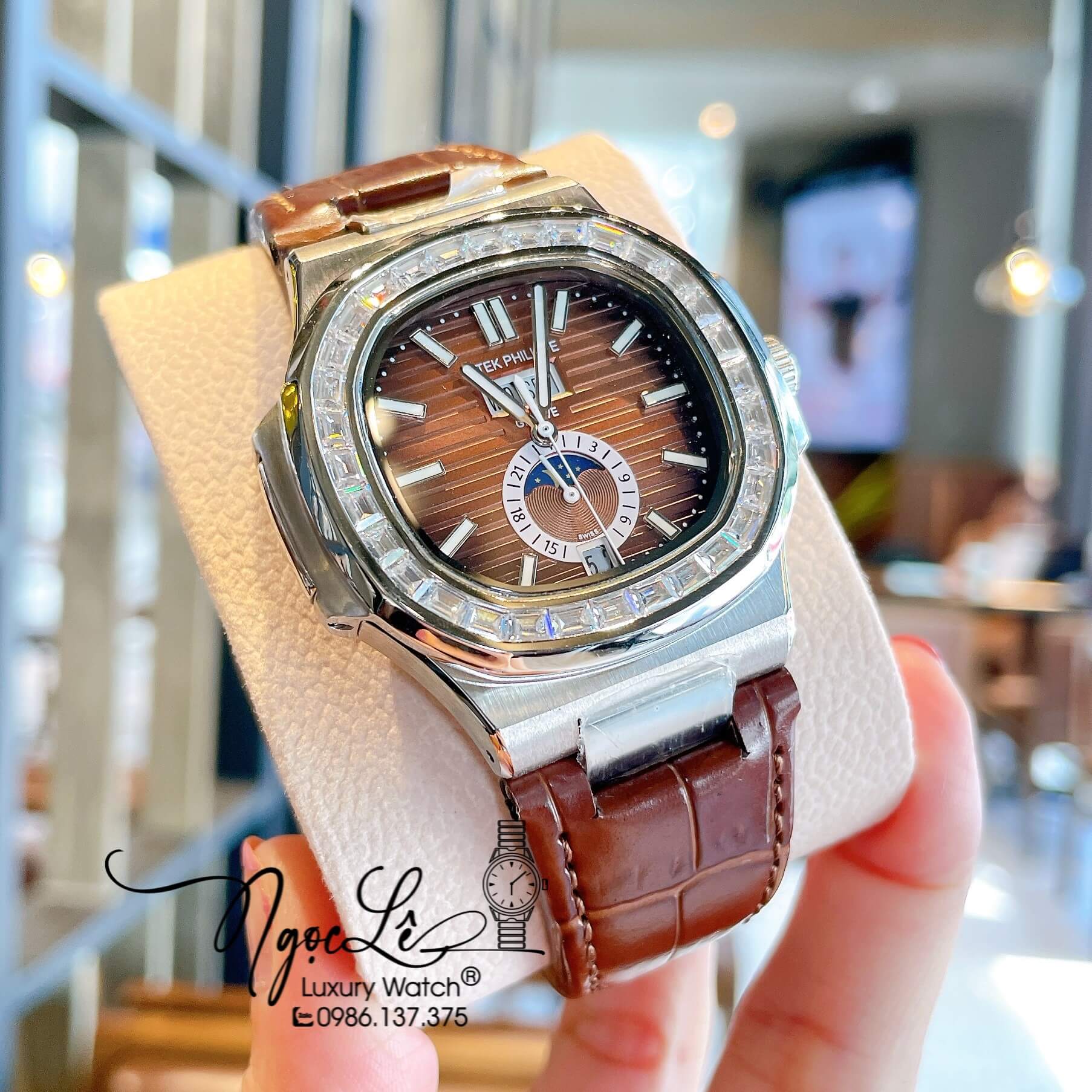 Đồng Hồ Nam Patek Philippe Nautilus Tự Động Dây Da Nâu Mặt Ombre Nâu Đính Đá Size 40mm