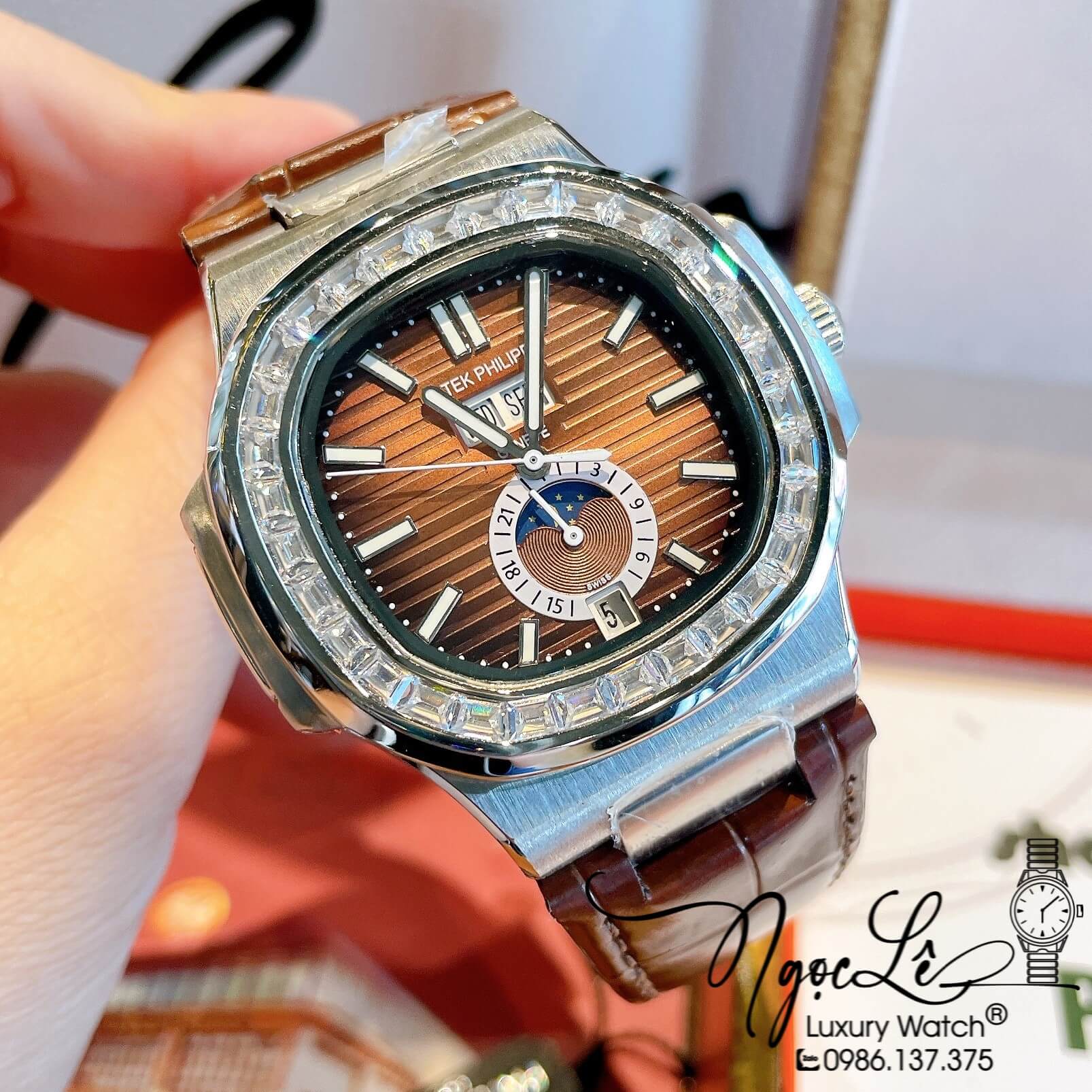 Đồng Hồ Nam Patek Philippe Nautilus Tự Động Dây Da Nâu Mặt Ombre Nâu Đính Đá Size 40mm