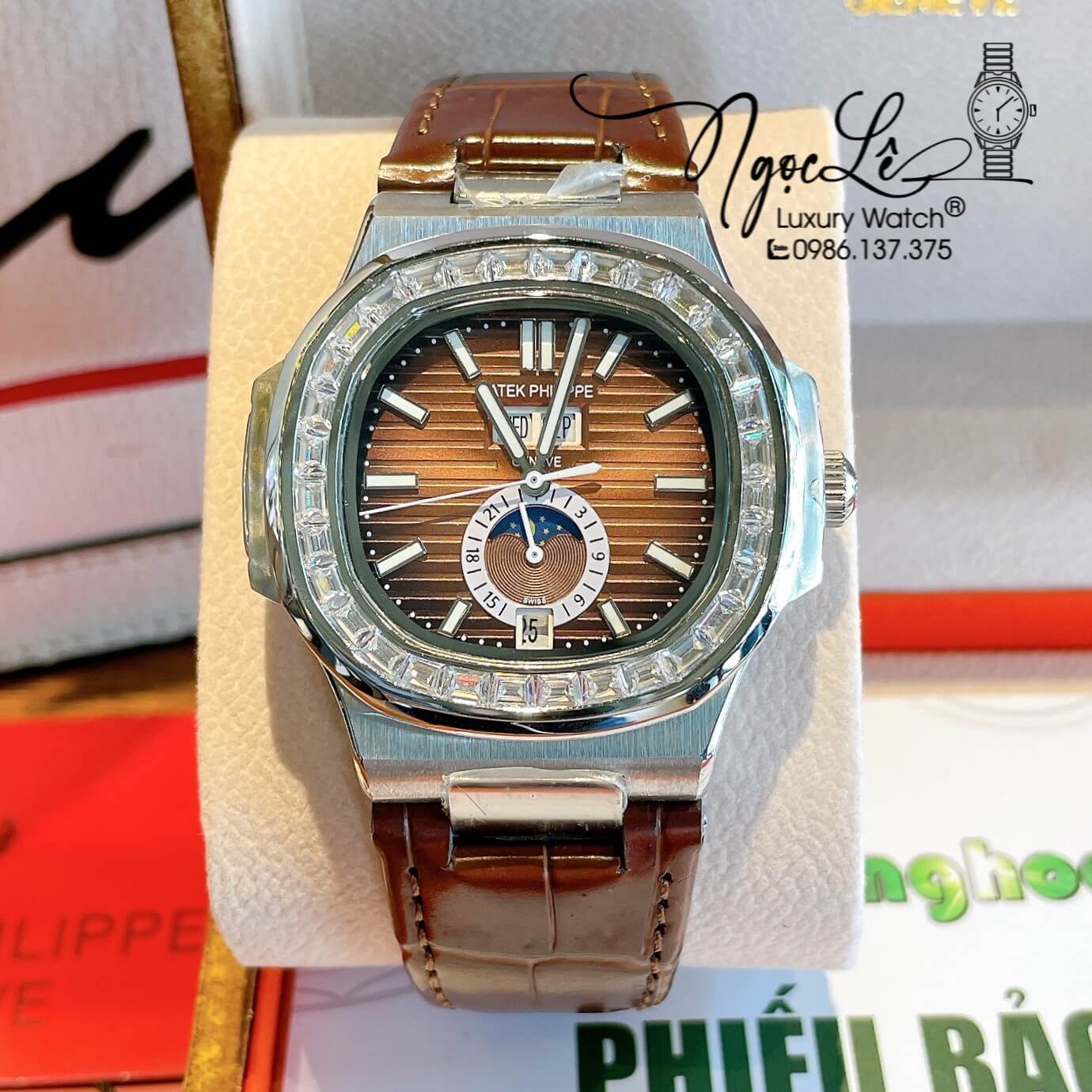 Đồng Hồ Nam Patek Philippe Nautilus Tự Động Dây Da Nâu Mặt Ombre Nâu Đính Đá Size 40mm