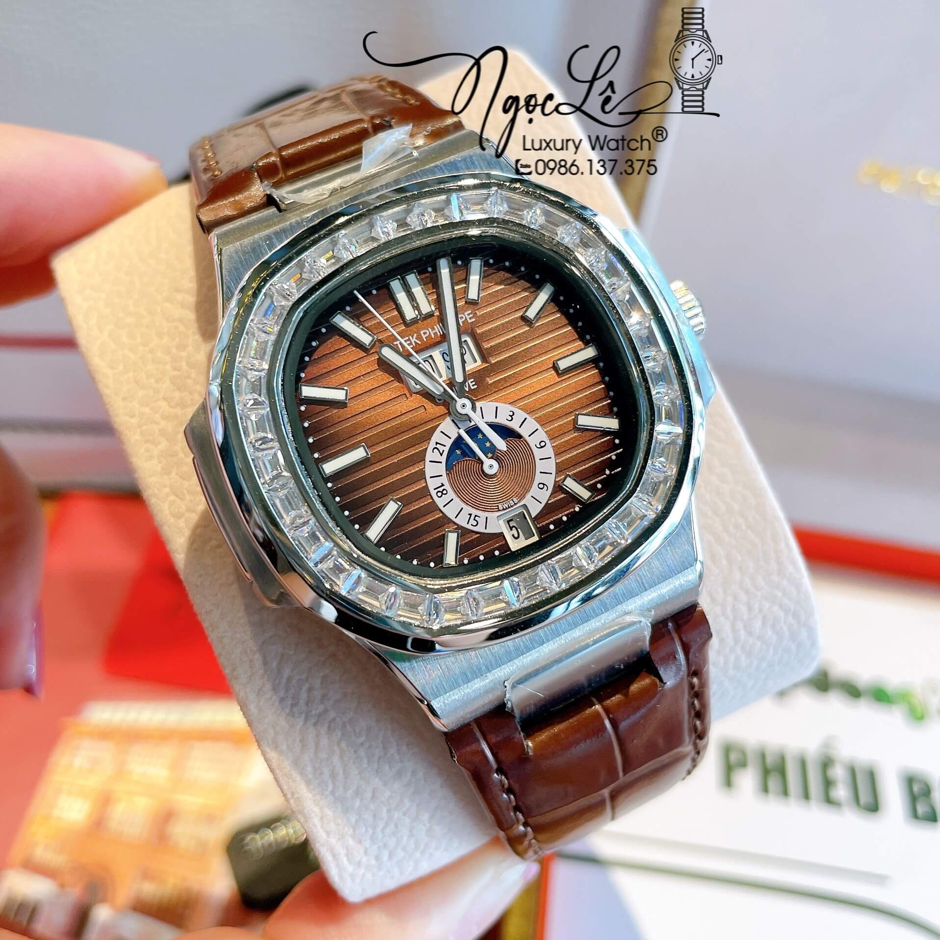 Đồng Hồ Nam Patek Philippe Nautilus Tự Động Dây Da Nâu Mặt Ombre Nâu Đính Đá Size 40mm