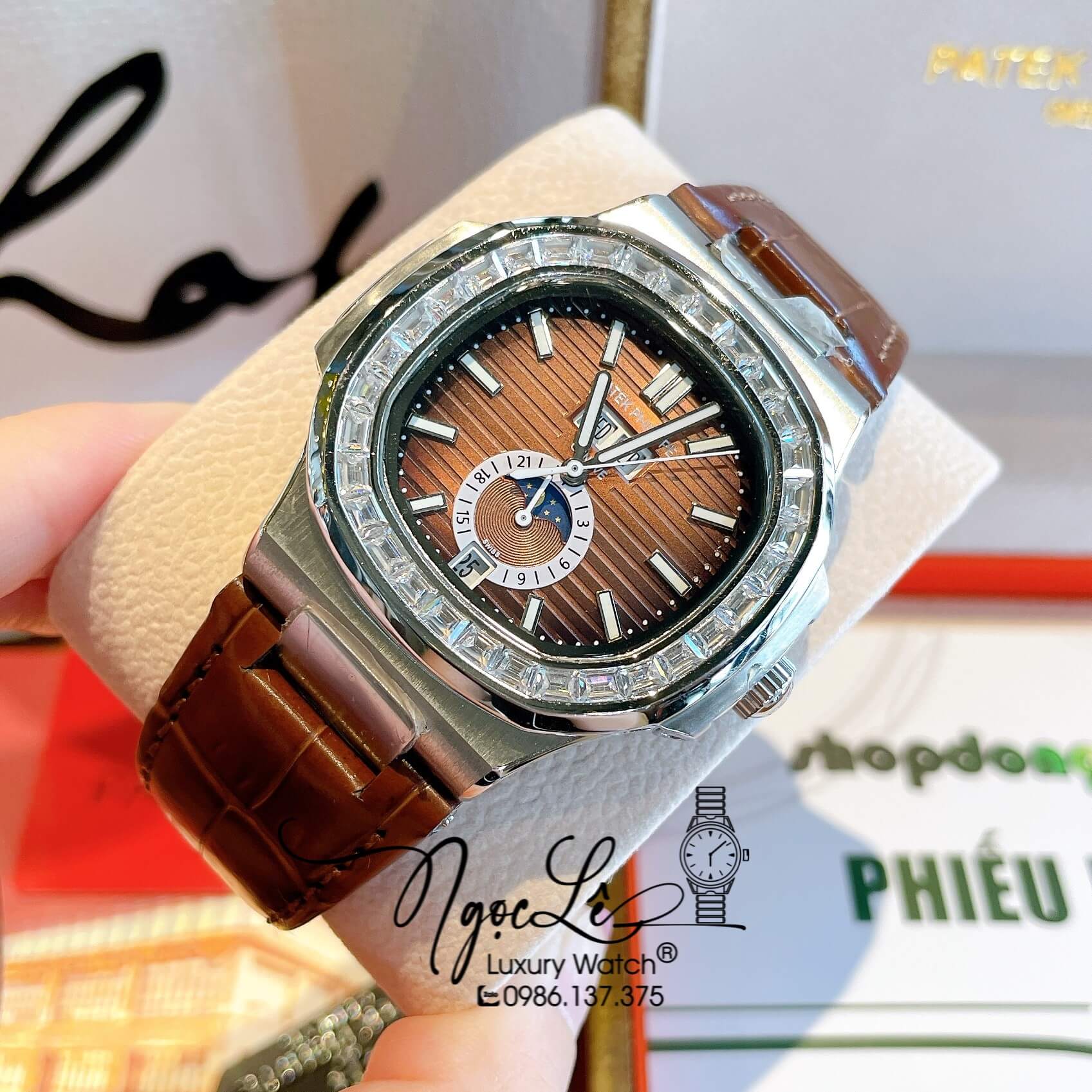 Đồng Hồ Nam Patek Philippe Nautilus Tự Động Dây Da Nâu Mặt Ombre Nâu Đính Đá Size 40mm