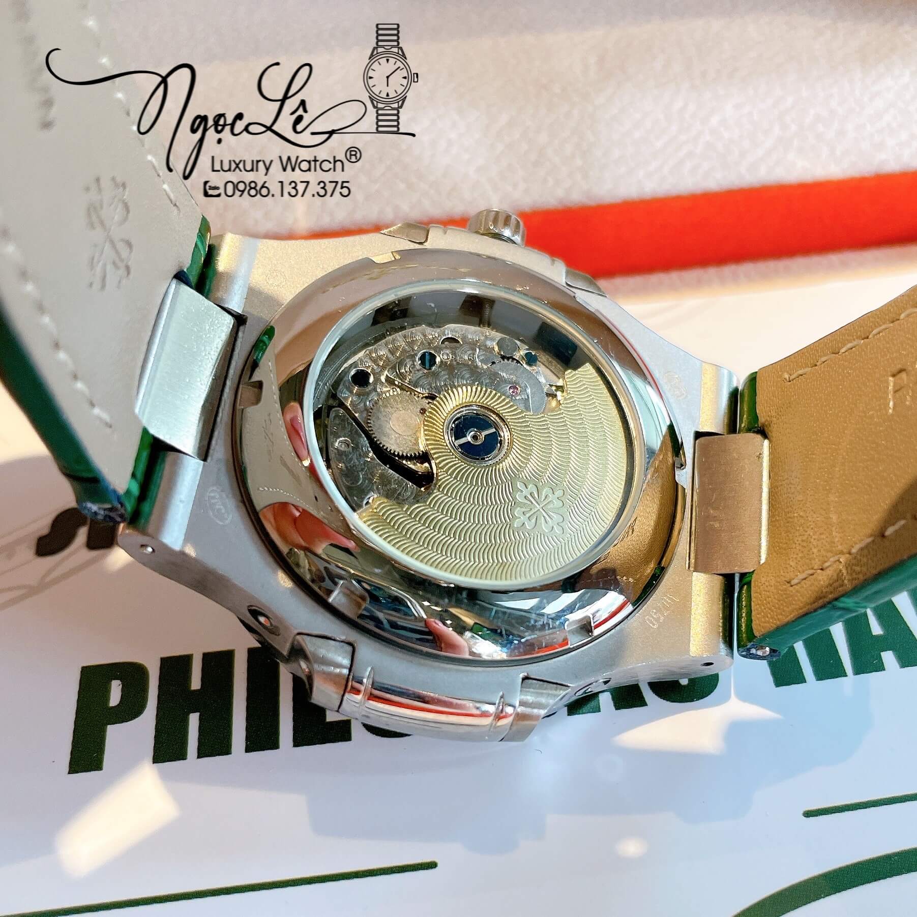 Đồng Hồ Nam Patek Philippe Nautilus Tự Động Dây Da Xanh Lá Mặt Xanh Đính Đá Size 40mm