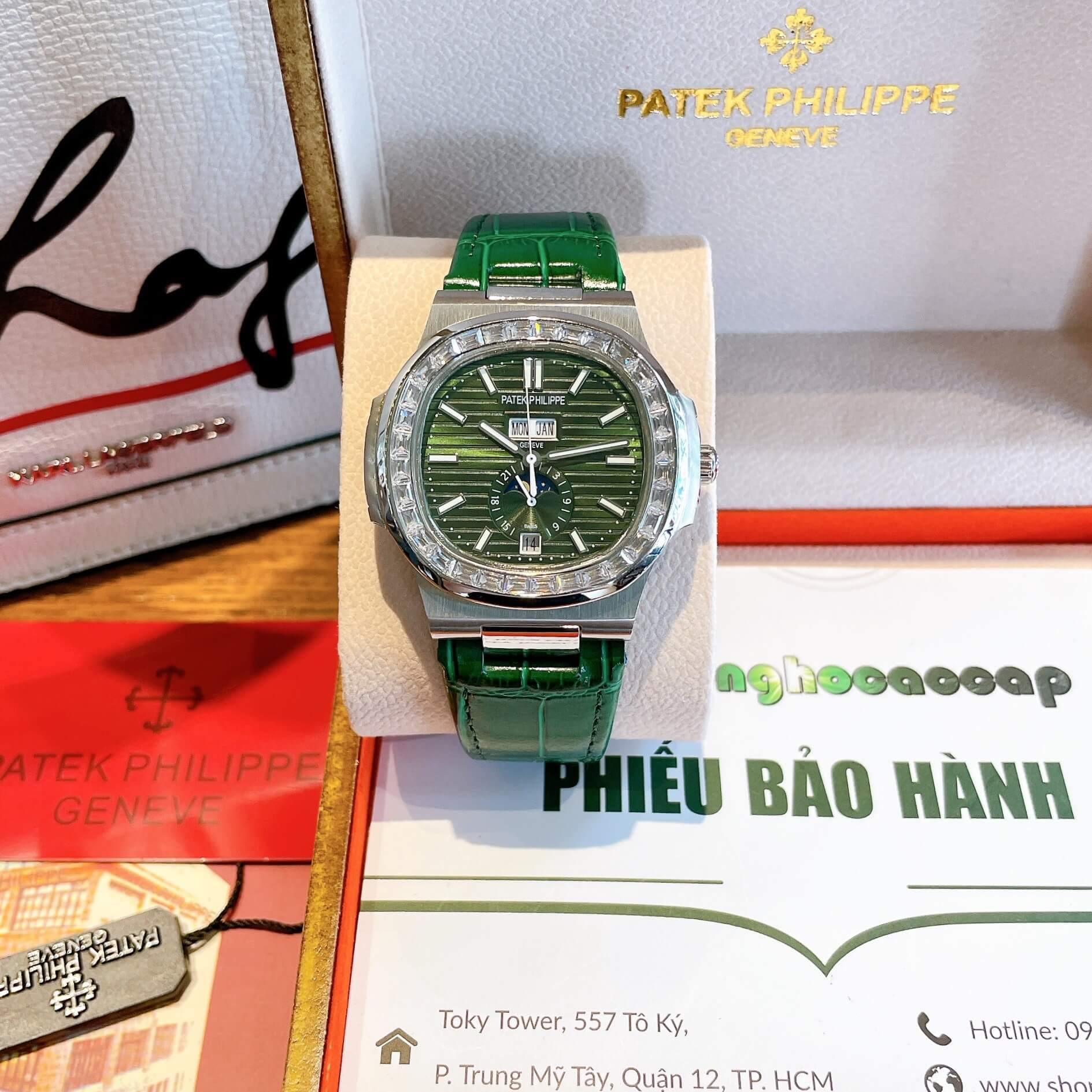 Đồng Hồ Nam Patek Philippe Nautilus Tự Động Dây Da Xanh Lá Mặt Xanh Đính Đá Size 40mm