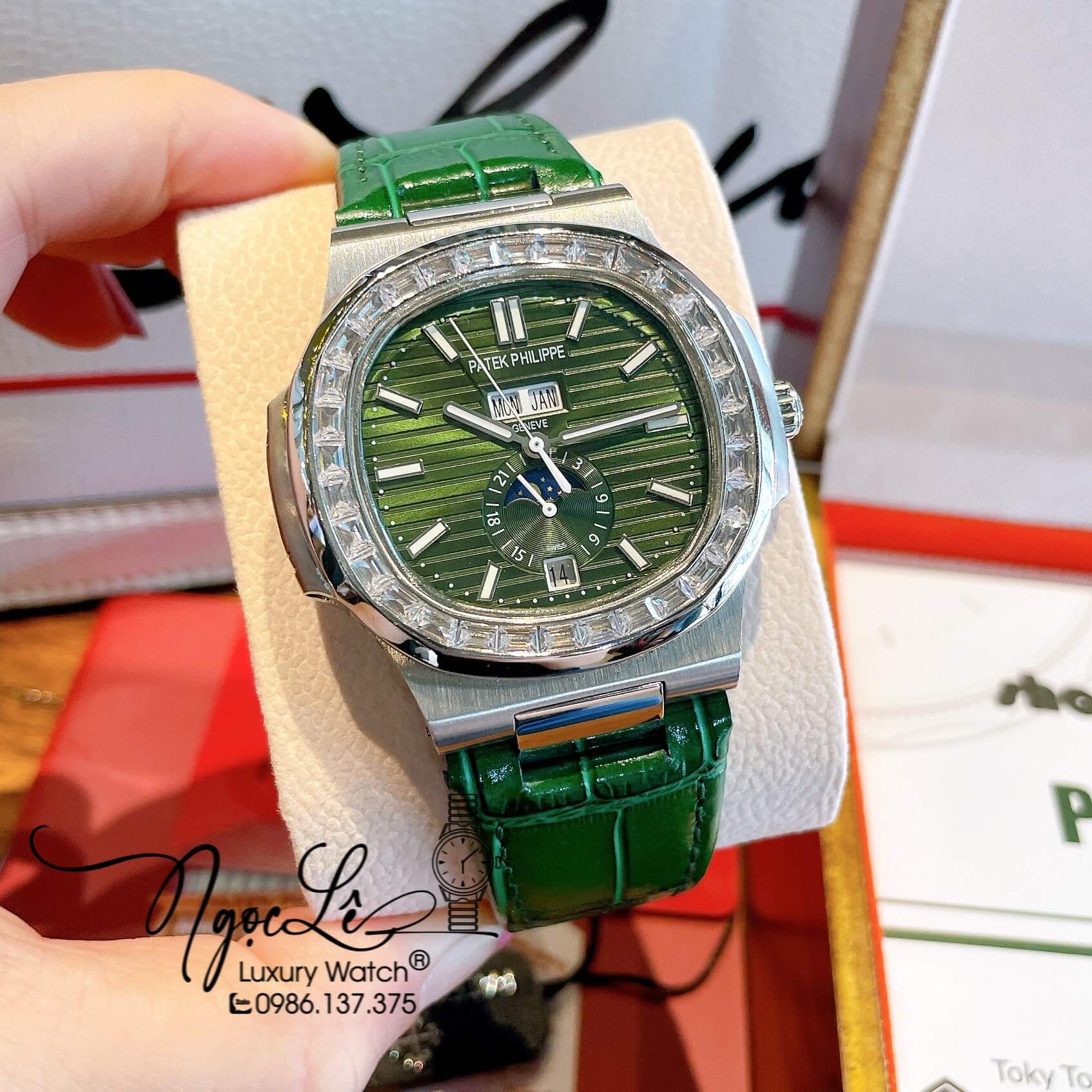 Đồng Hồ Nam Patek Philippe Nautilus Tự Động Dây Da Xanh Lá Mặt Xanh Đính Đá Size 40mm