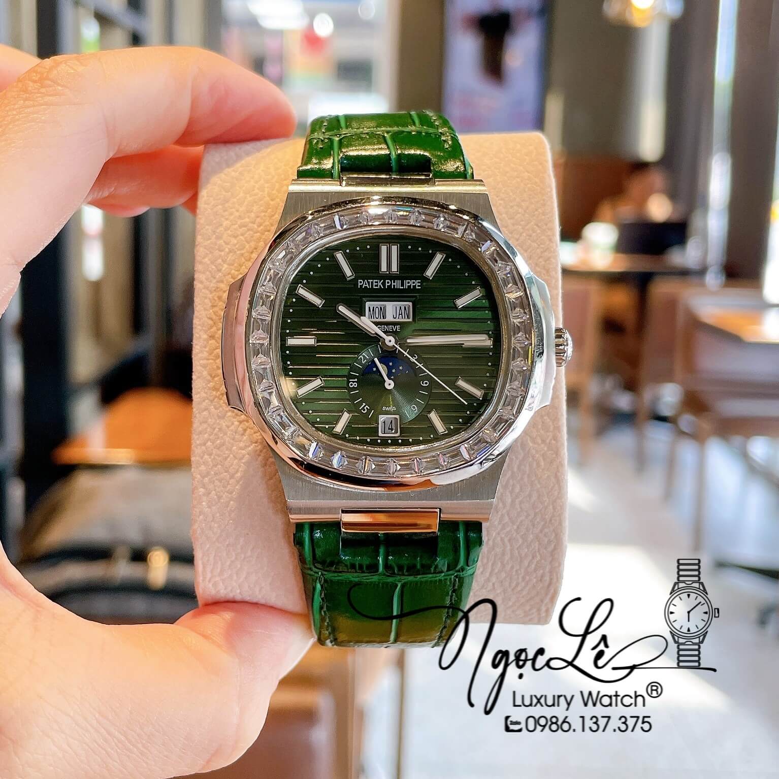 Đồng Hồ Nam Patek Philippe Nautilus Tự Động Dây Da Xanh Lá Mặt Xanh Đính Đá Size 40mm