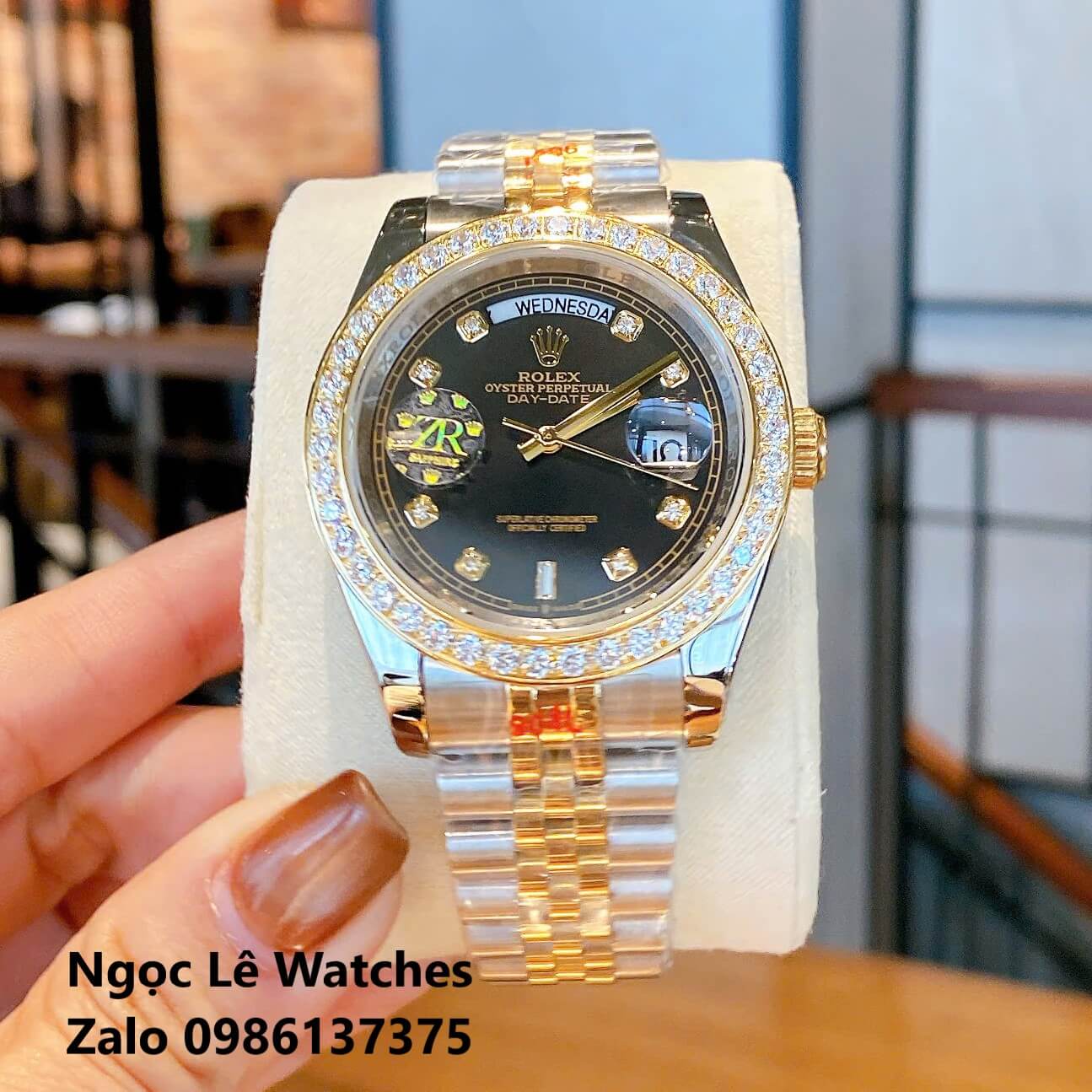 Đồng Hồ Nam Rolex Day-Date Tự Động Dây Kim Loại Demi Vàng Mặt Đen Size 41mm Viền Đính Đá