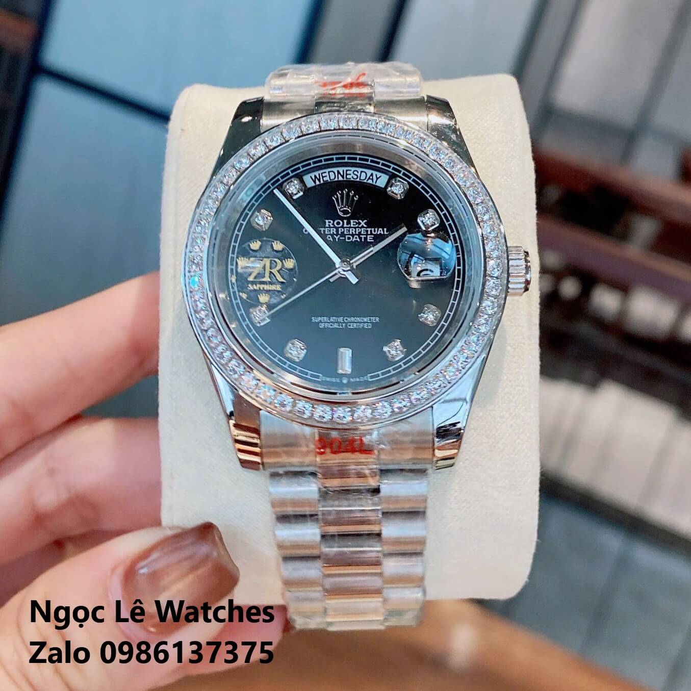 Đồng Hồ Nam Rolex Day-Date Tự Động Dây Kim Loại Silver Mặt Đen Size 41mm Viền Đính Đá