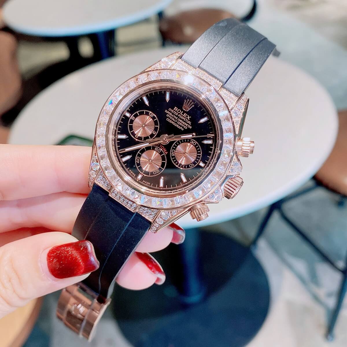 Đồng Hồ Nam Rolex Daytona Rainbow Dây Cao Su Mặt Đen Vỏ Rose Size 40mm