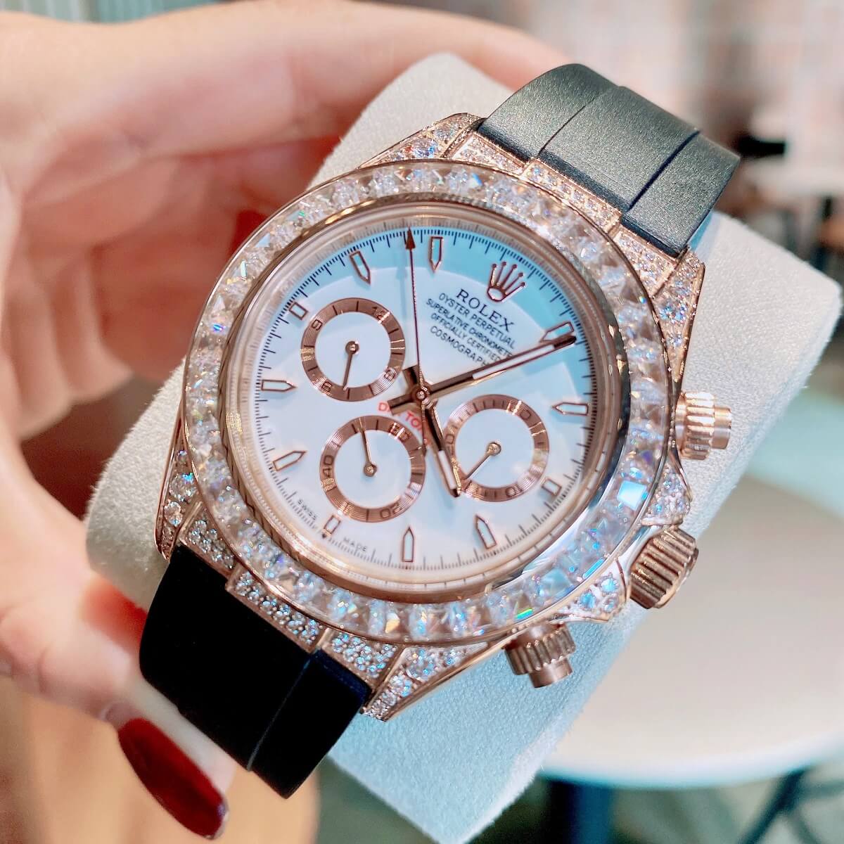 Đồng Hồ Nam Rolex Daytona Rainbow Dây Cao Su Mặt Trắng Vỏ Rose Size 40mm