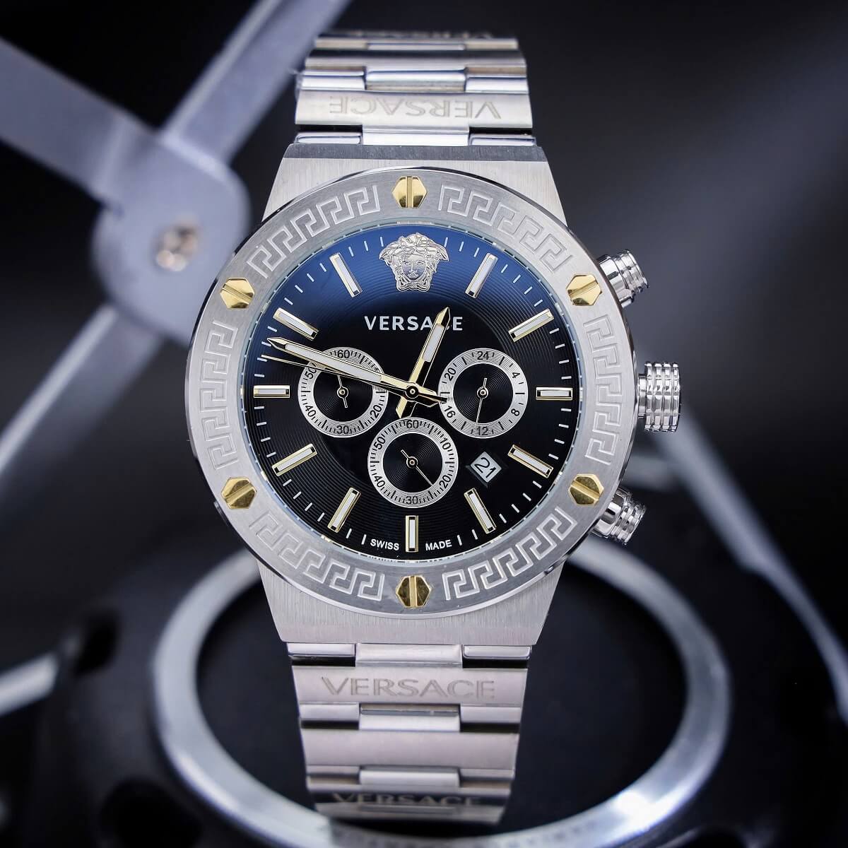 Đồng Hồ Nam Versace Greca Logo Chronograph Dây Thép Mặt Đen Silver Size 43mm