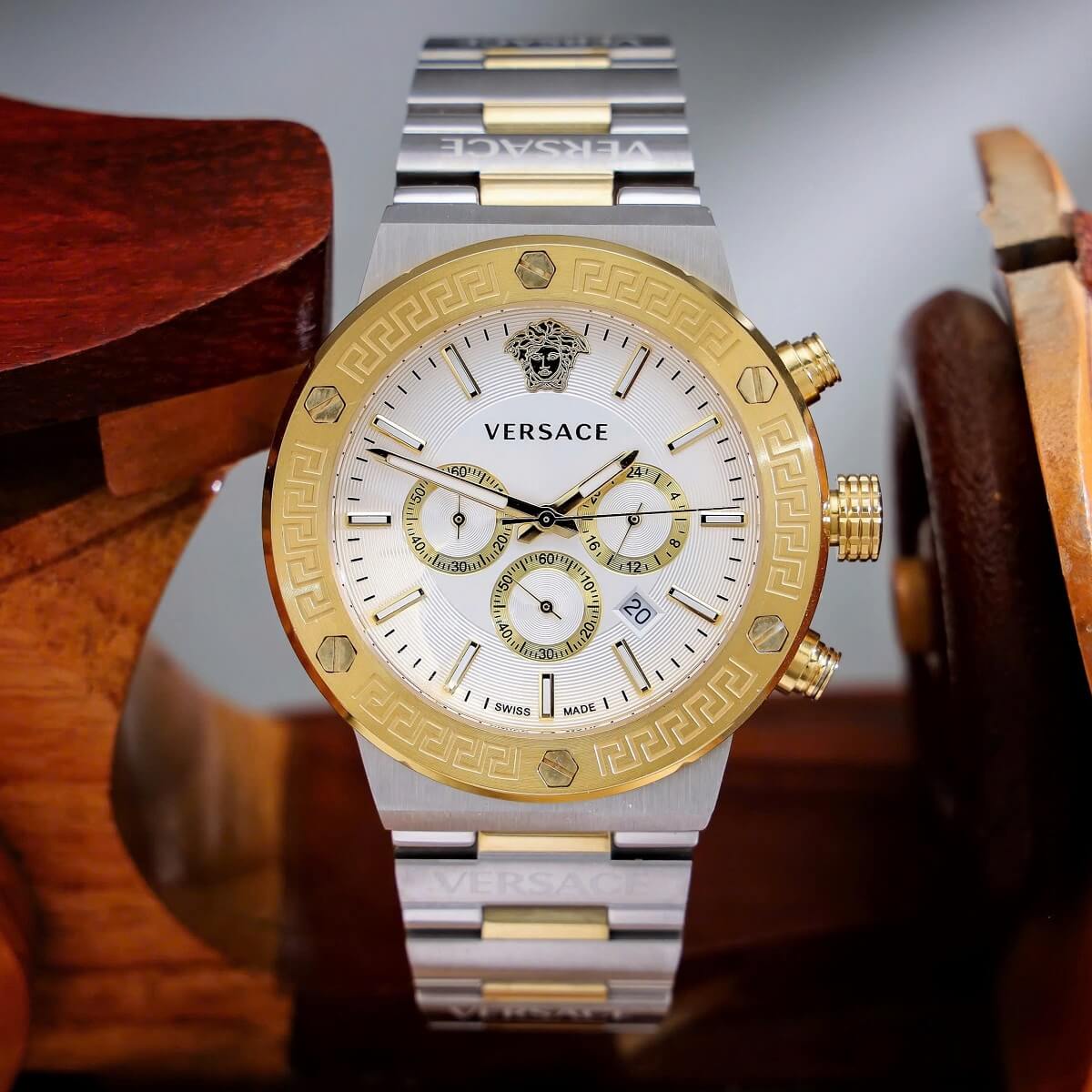 Đồng Hồ Nam Versace Greca Logo Chronograph Dây Thép Mặt Trắng Demi Size 43mm