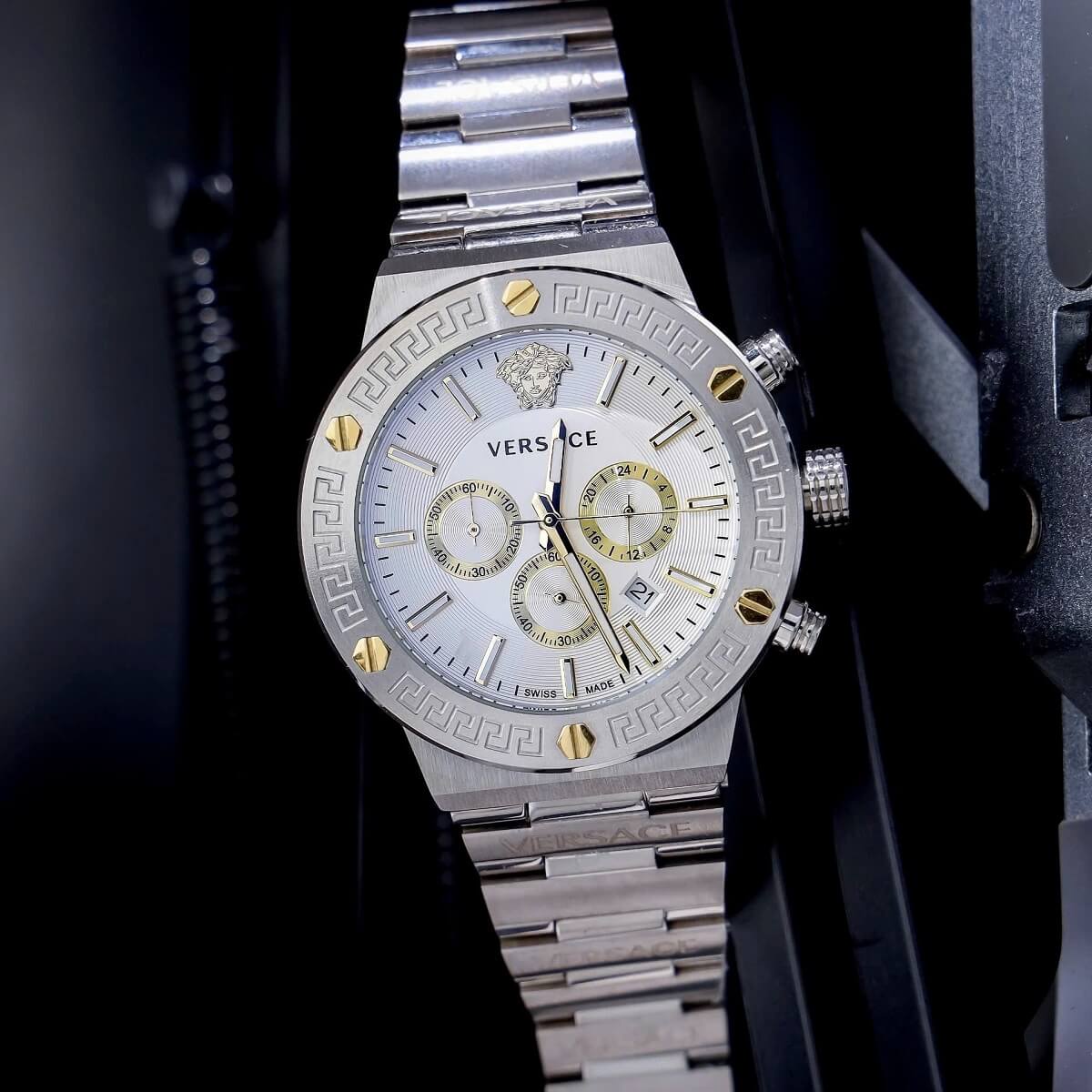Đồng Hồ Nam Versace Greca Logo Chronograph Dây Thép Mặt Trắng Silver Size 43mm