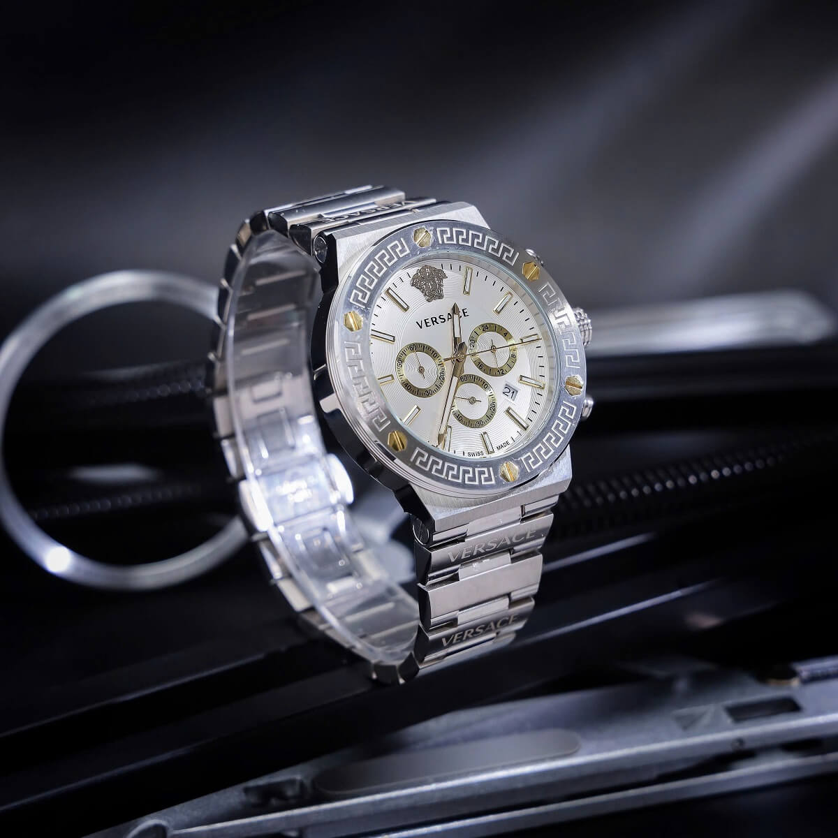 Đồng Hồ Nam Versace Greca Logo Chronograph Dây Thép Mặt Trắng Silver Size 43mm