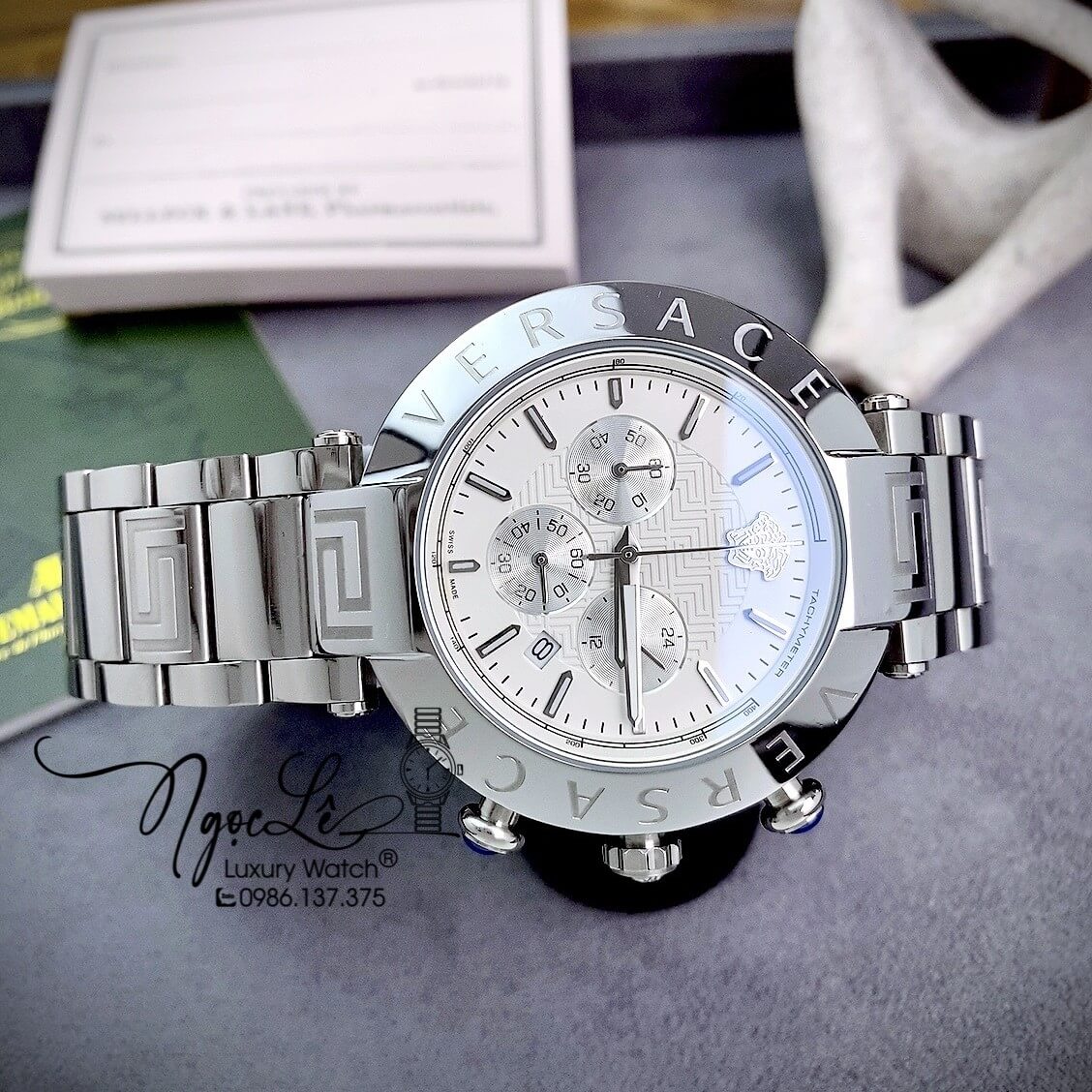 Đồng Hồ Nam Versace Reve Chrono Luminous Dây Kim Loại Bạc Mặt Trắng Size 46mm