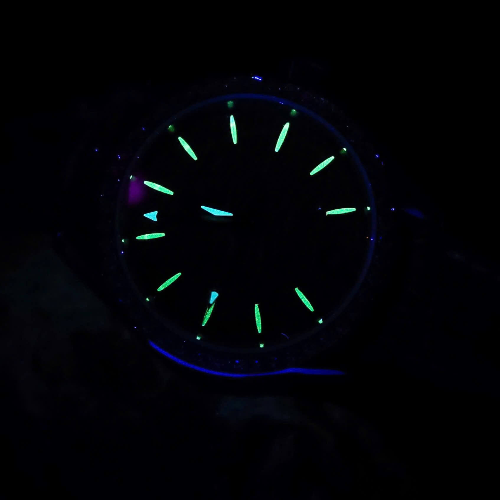 Đồng Hồ Nam Versace V-Race Dây Kim Loại Bạc Mặt Trắng 6 Kim Size 45mm
