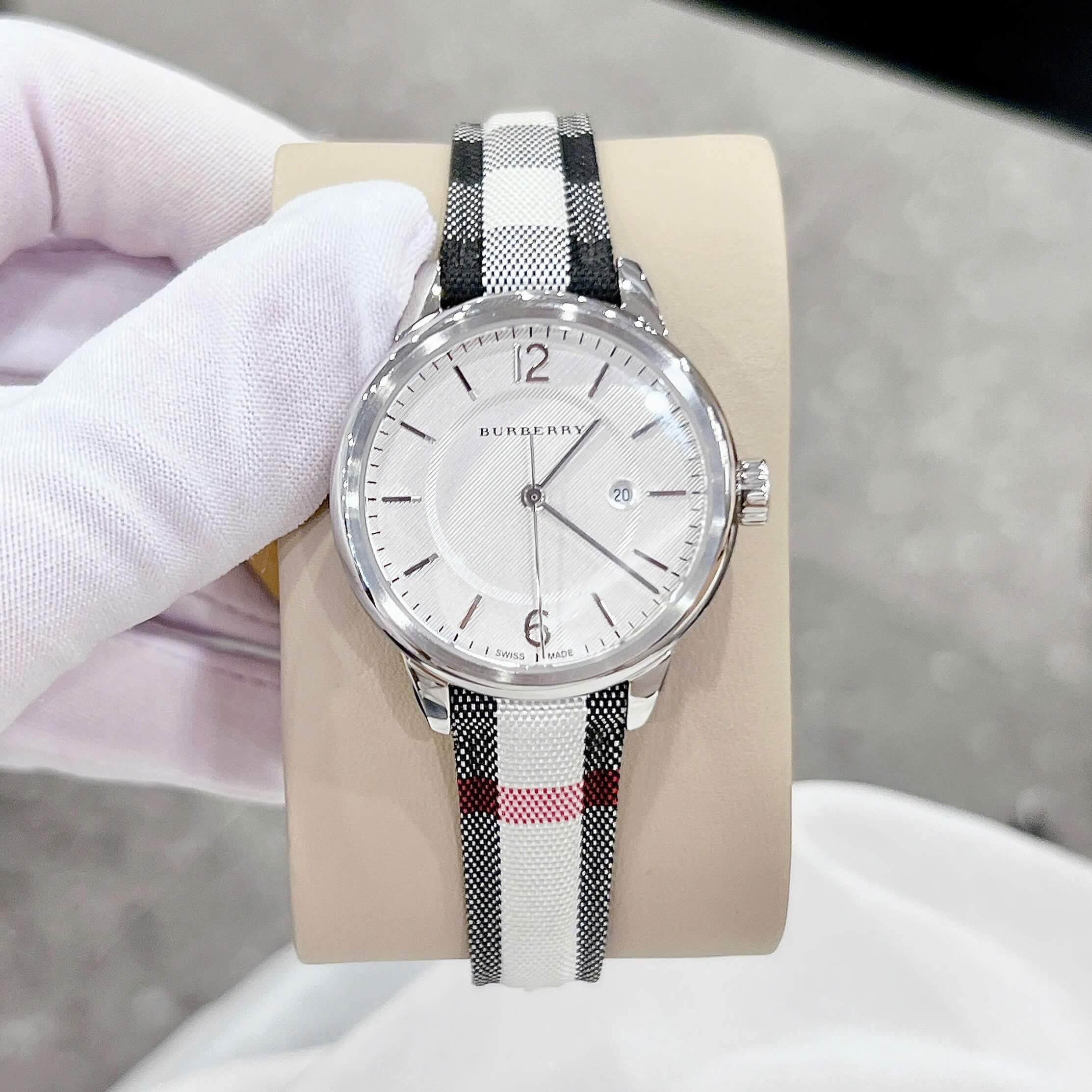 Đồng Hồ Nữ Burberry BU10103 Máy Thụy Sĩ Quartz Size 32mm Dây Da Caro Sọc Đen Trắng Vỏ Silver