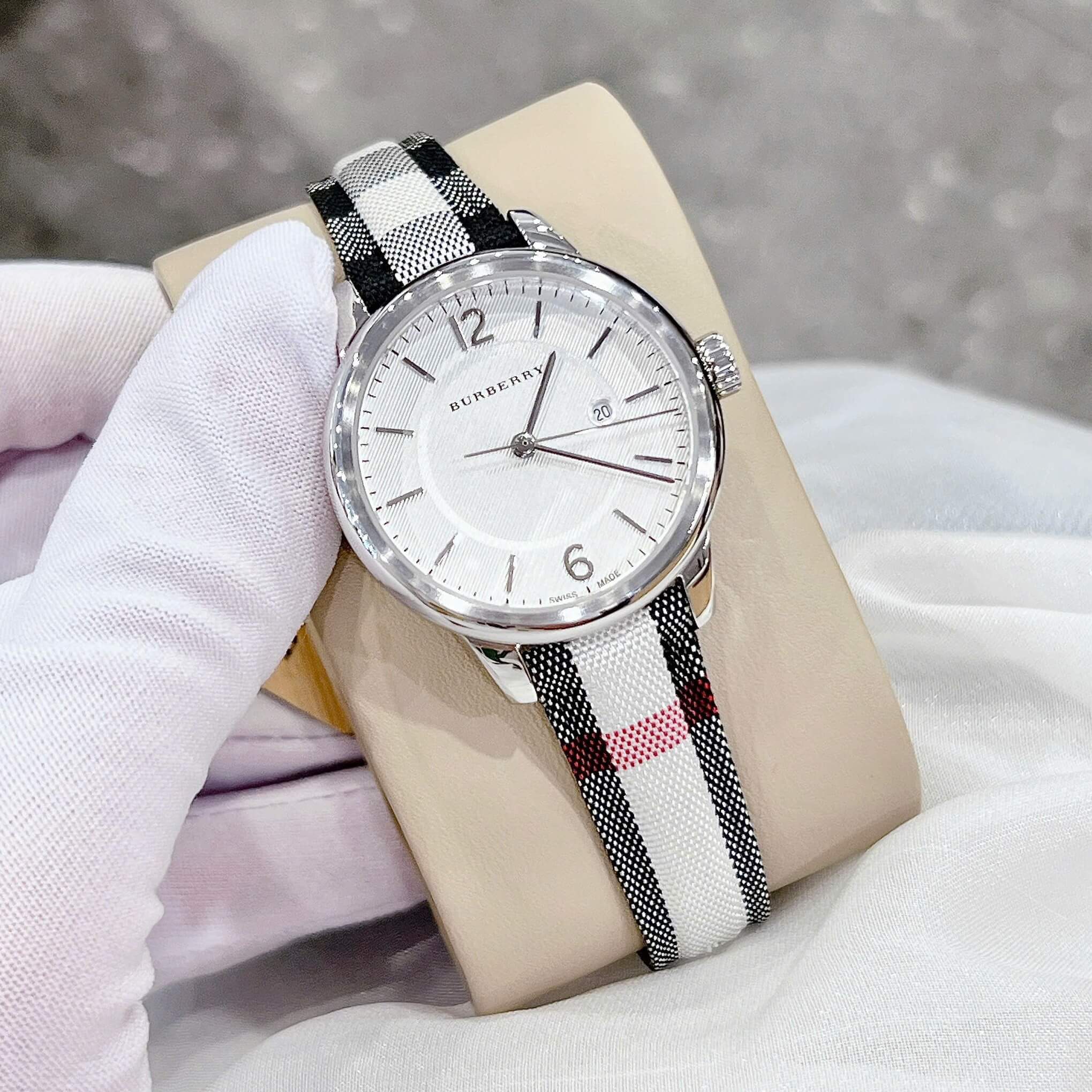 Đồng Hồ Nữ Burberry BU10103 Máy Thụy Sĩ Quartz Size 32mm Dây Da Caro Sọc Đen Trắng Vỏ Silver