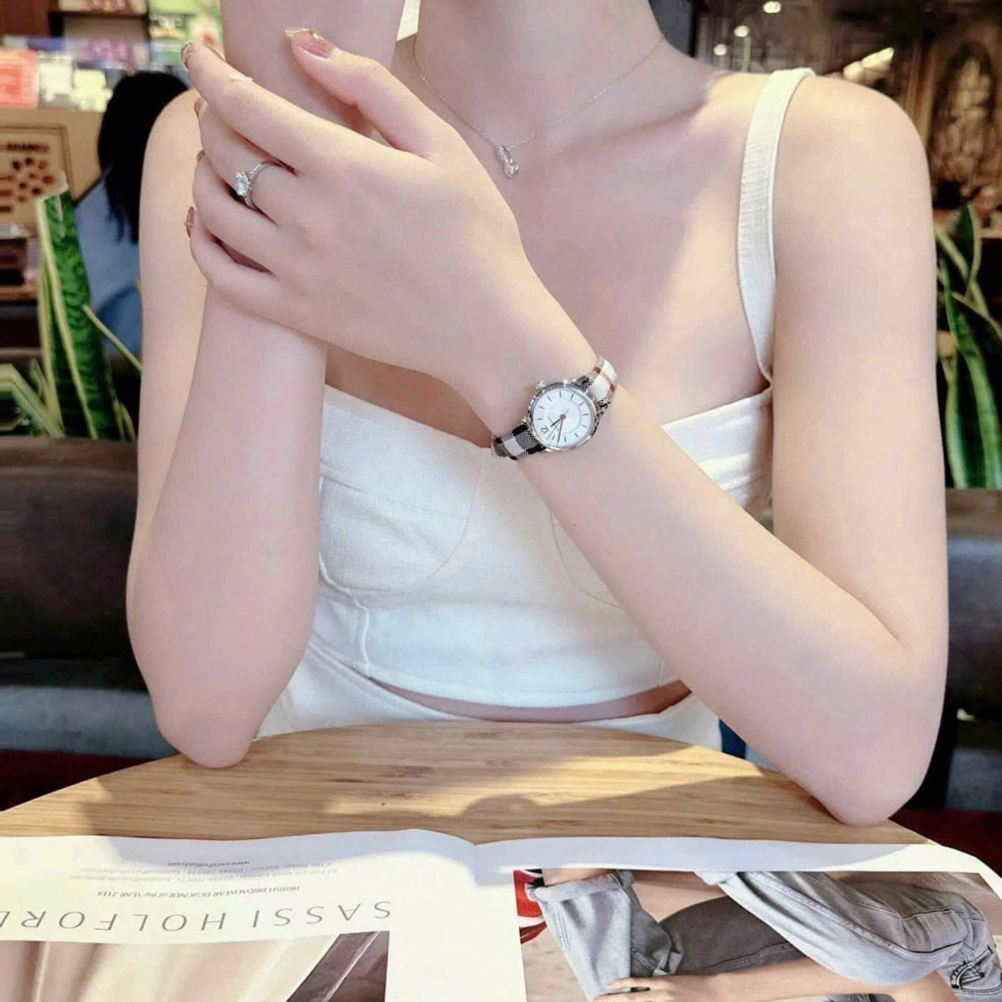 Đồng Hồ Nữ Burberry BU10103 Máy Thụy Sĩ Quartz Size 32mm Dây Da Caro Sọc Đen Trắng Vỏ Silver