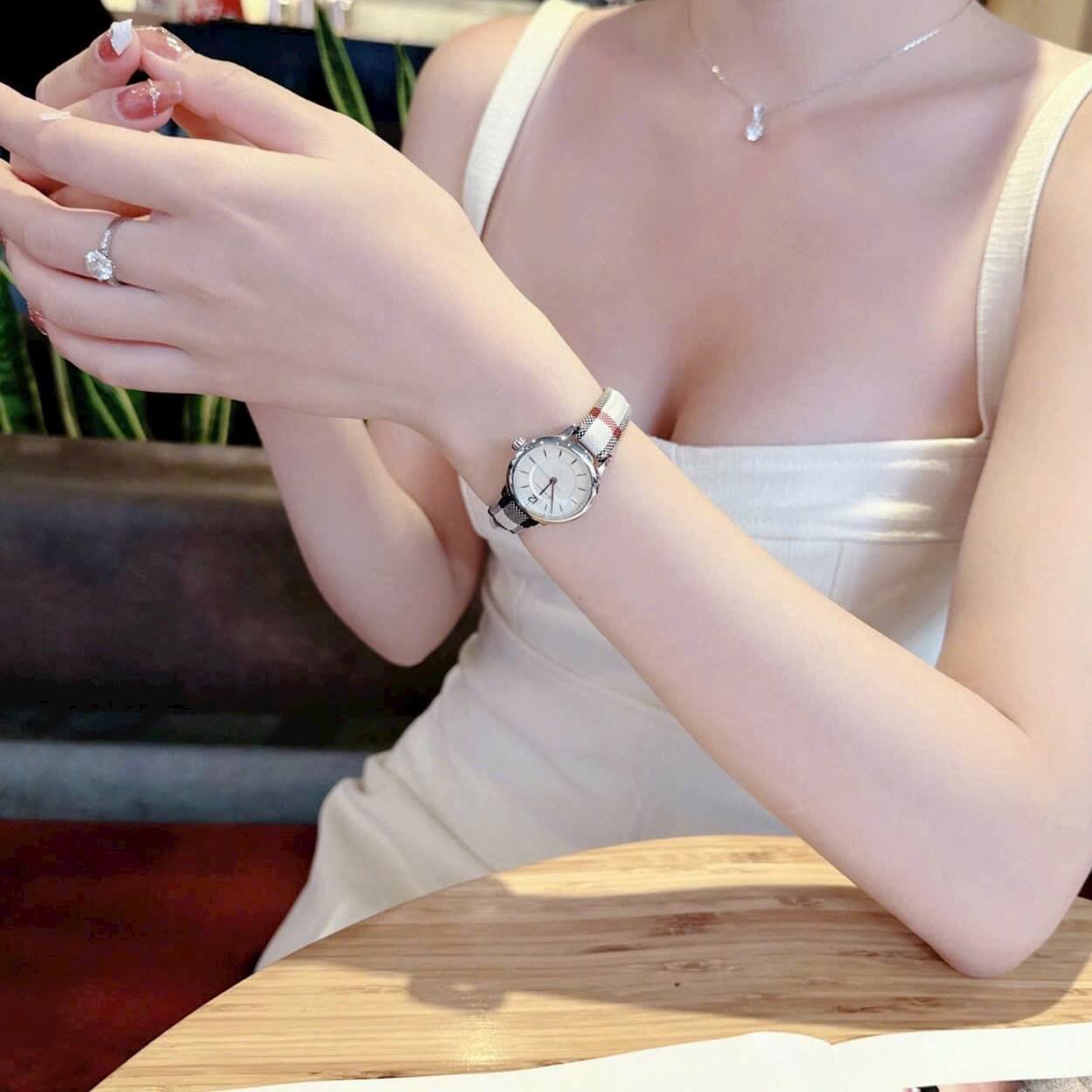 Đồng Hồ Nữ Burberry BU10103 Máy Thụy Sĩ Size 32mm - Dây Da Caro Đen Vỏ Silver