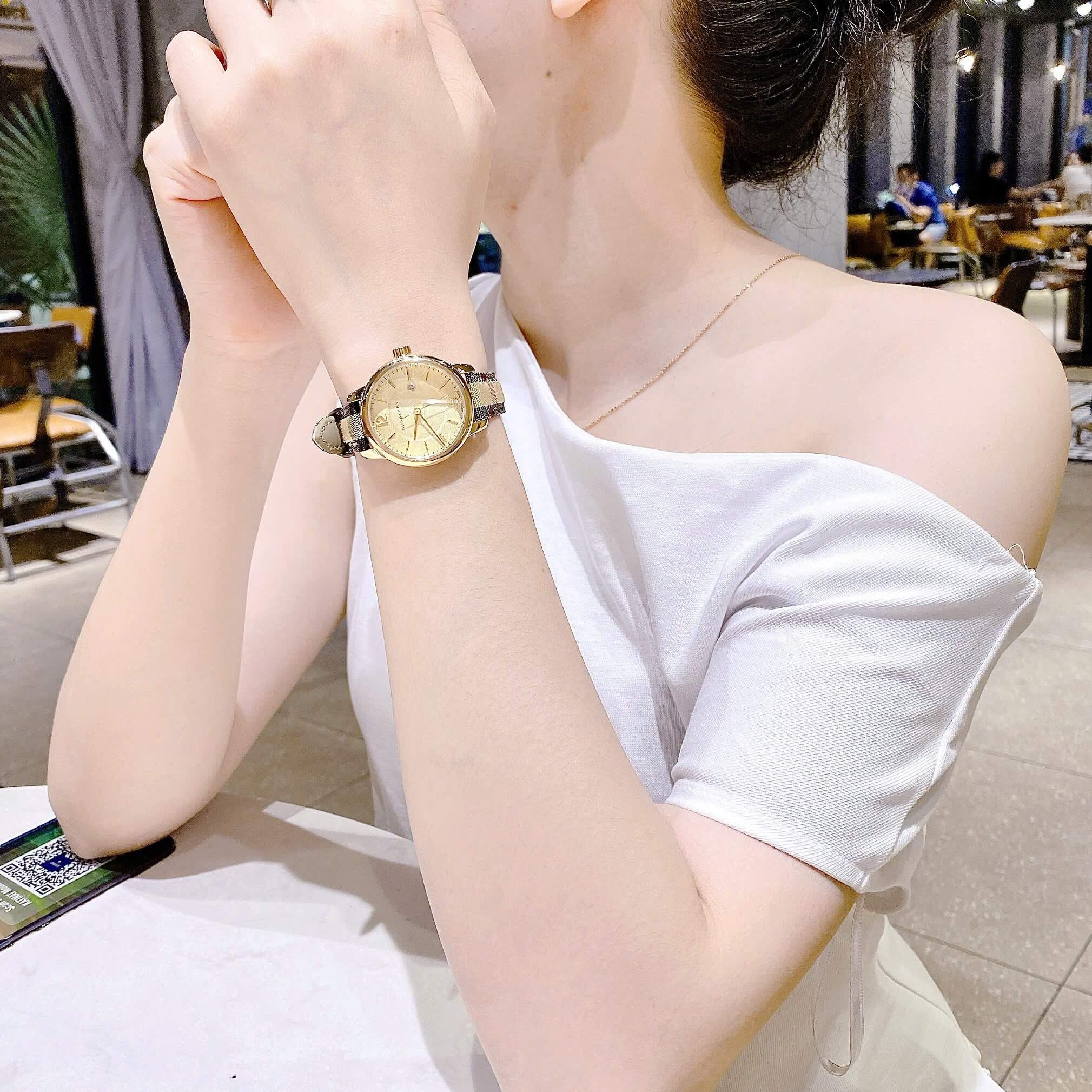 Đồng Hồ Nữ Burberry BU10104 Máy Thụy Sĩ Size 32mm - Dây Da Caro Vỏ Vàng