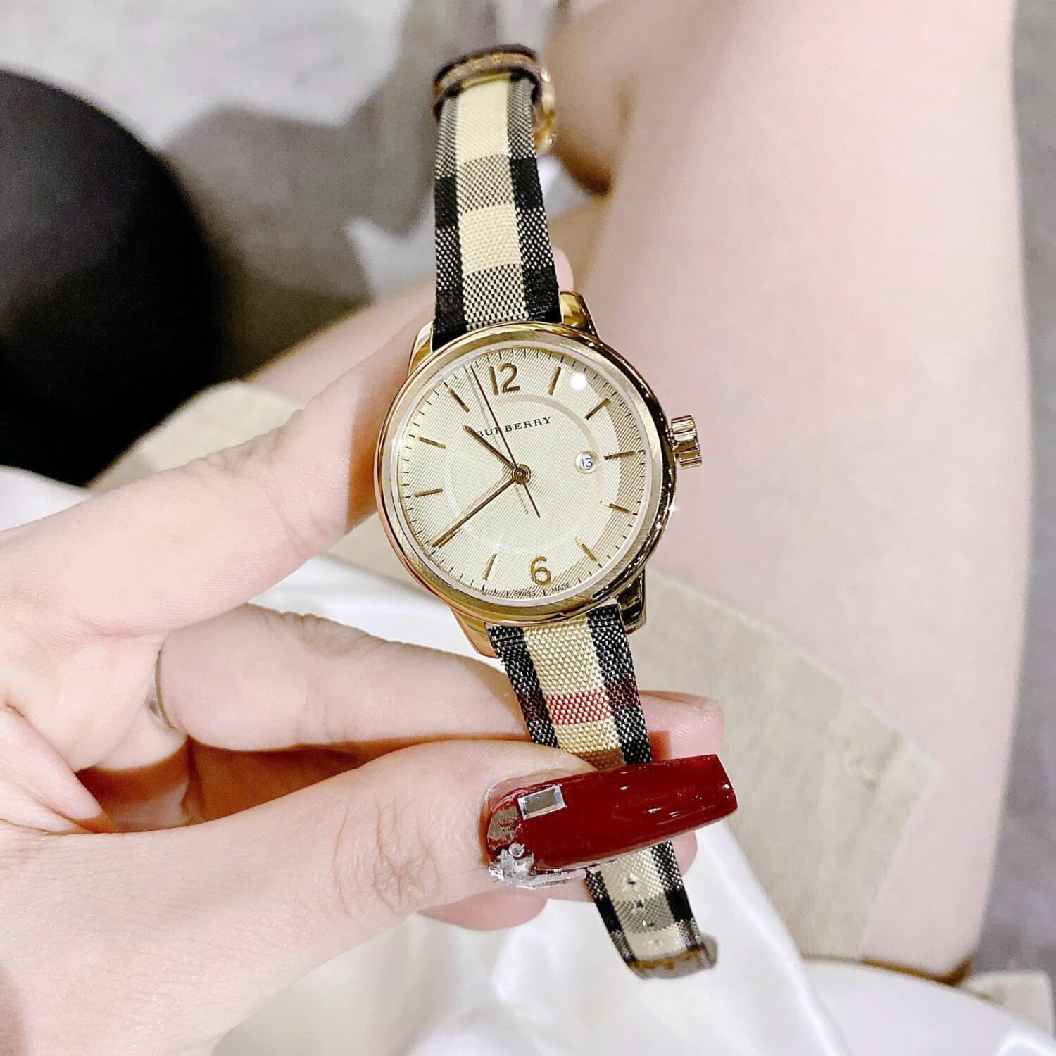 Đồng Hồ Nữ Burberry BU10104 Máy Thụy Sĩ Size 32mm - Dây Da Caro Viền Đen Vỏ Vàng
