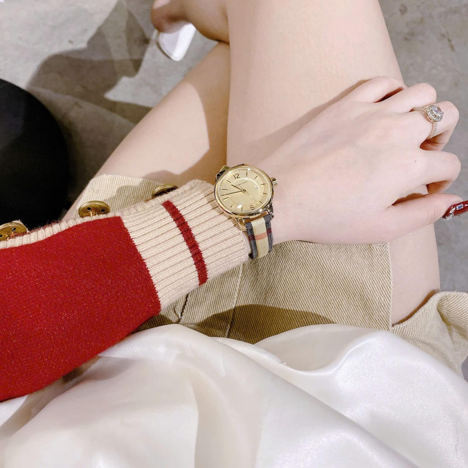 Đồng Hồ Nữ Burberry BU10104 Máy Thụy Sĩ Size 32mm - Dây Da Caro Viền Đen Vỏ Vàng