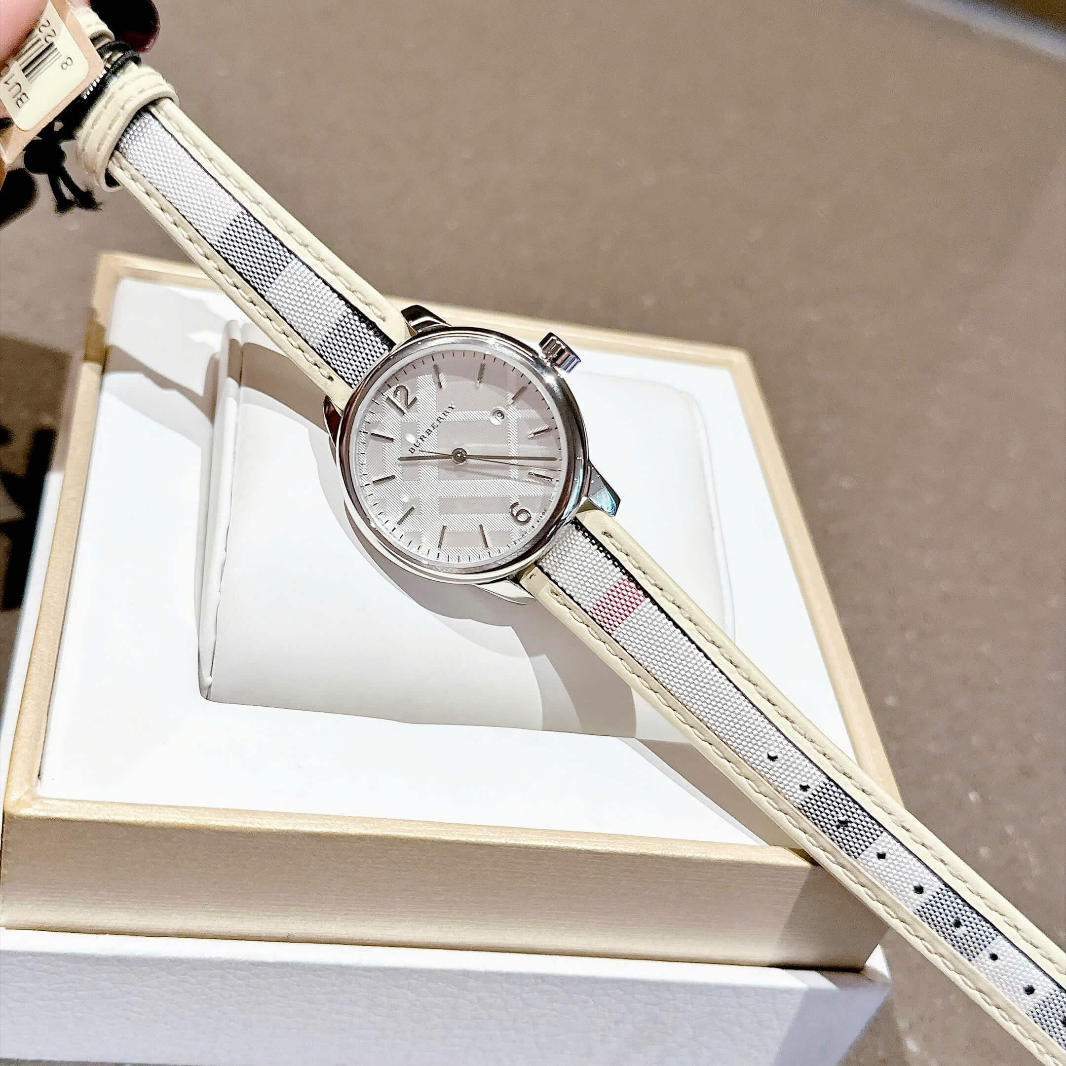 Đồng Hồ Nữ Burberry BU10113 Máy Thụy Sĩ Quartz Size 32mm Dây Da Caro Sọc Trắng Vỏ Silver