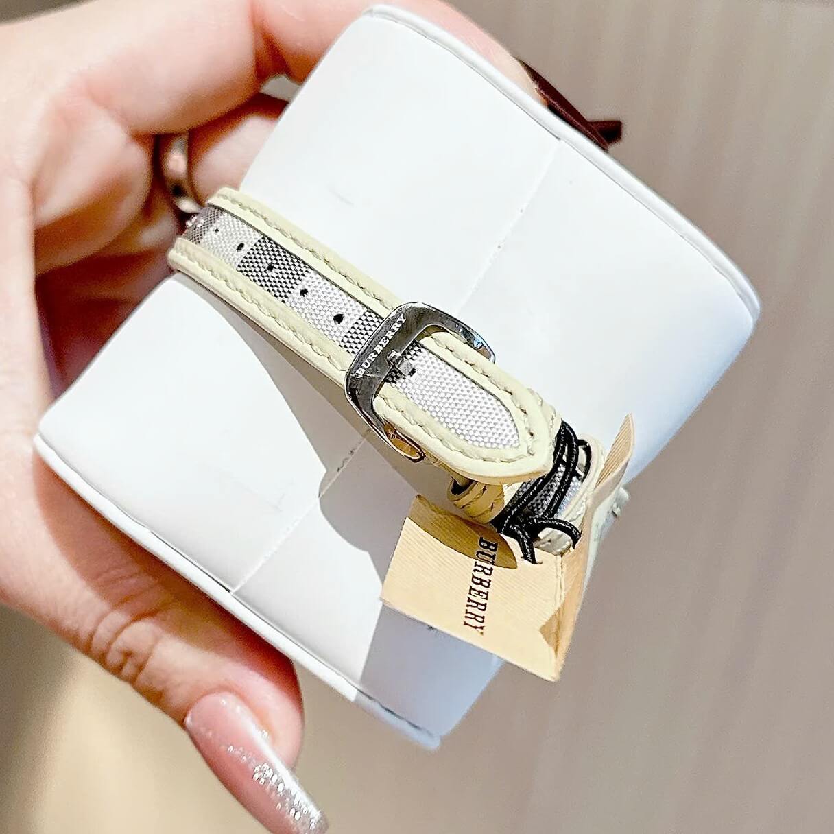 Đồng Hồ Nữ Burberry BU10113 Máy Thụy Sĩ Quartz Size 32mm Dây Da Caro Sọc Trắng Vỏ Silver