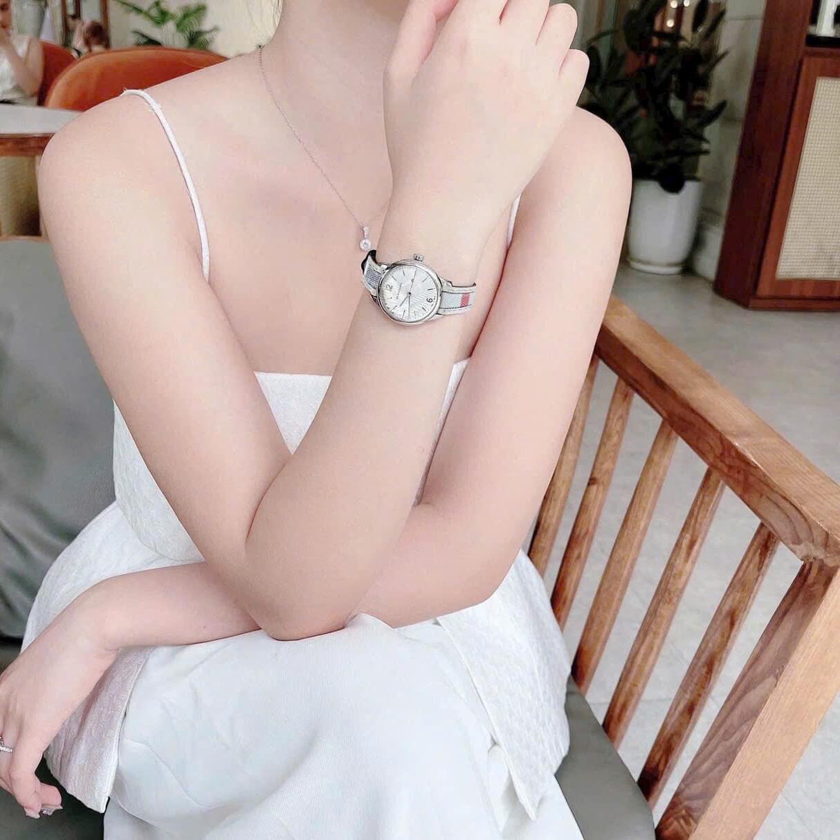 Đồng Hồ Nữ Burberry BU10113 Máy Thụy Sĩ Size 32mm - Dây Da Caro Sọc Trắng Vỏ Silver