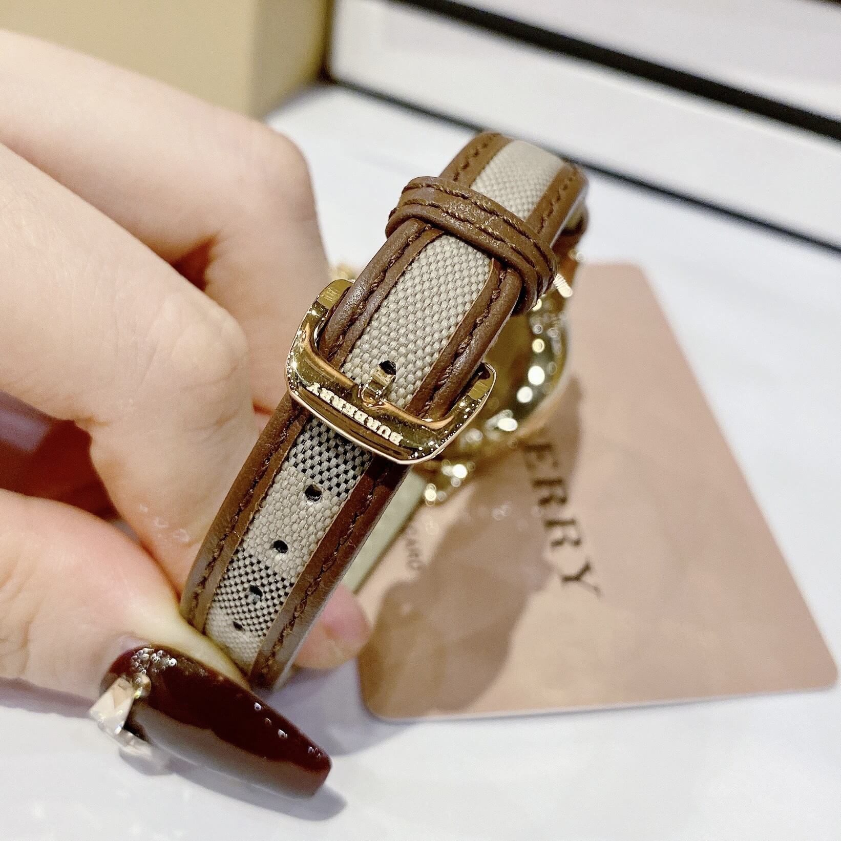 Đồng Hồ Nữ Burberry BU10114 Máy Thụy Sĩ Size 32mm - Dây Da Caro Viền Nâu Vỏ Vàng