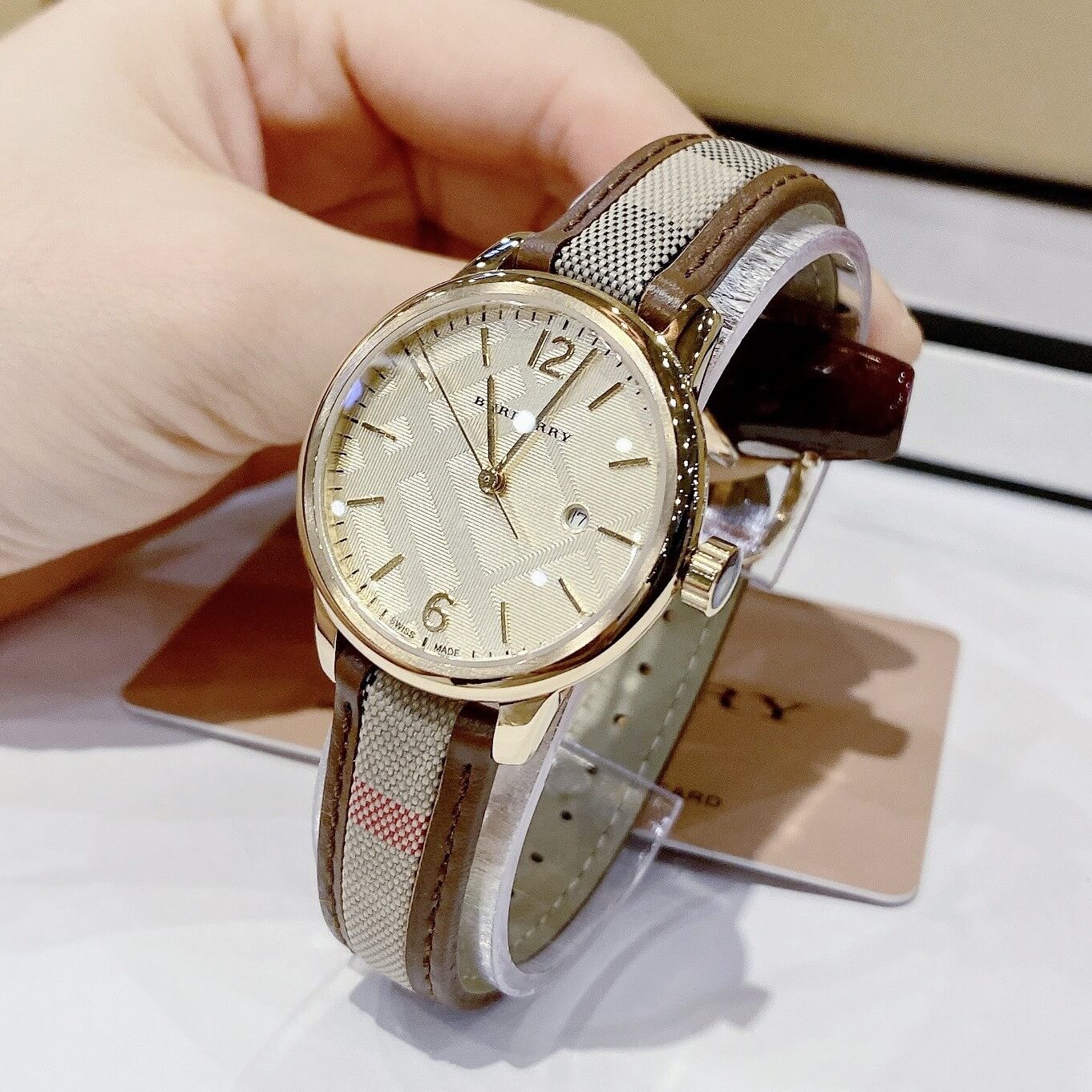 Đồng Hồ Nữ Burberry BU10114 Máy Thụy Sĩ Size 32mm - Dây Da Caro Viền Nâu Vỏ Vàng