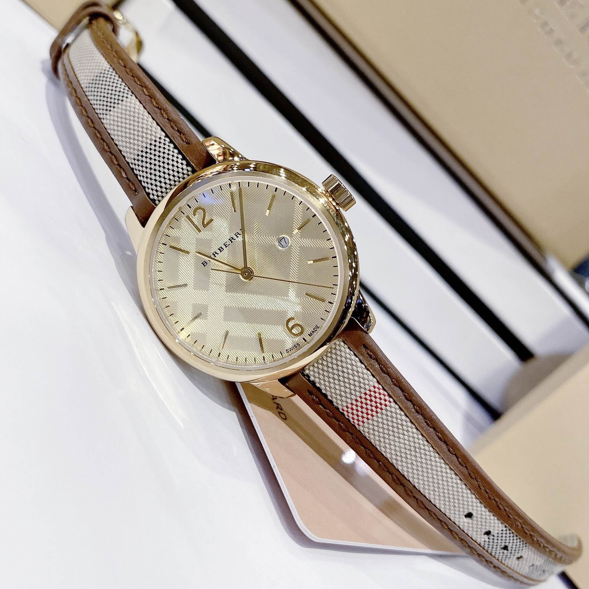 Đồng Hồ Nữ Burberry BU10114 Máy Thụy Sĩ Size 32mm - Dây Da Caro Viền Nâu Vỏ Vàng