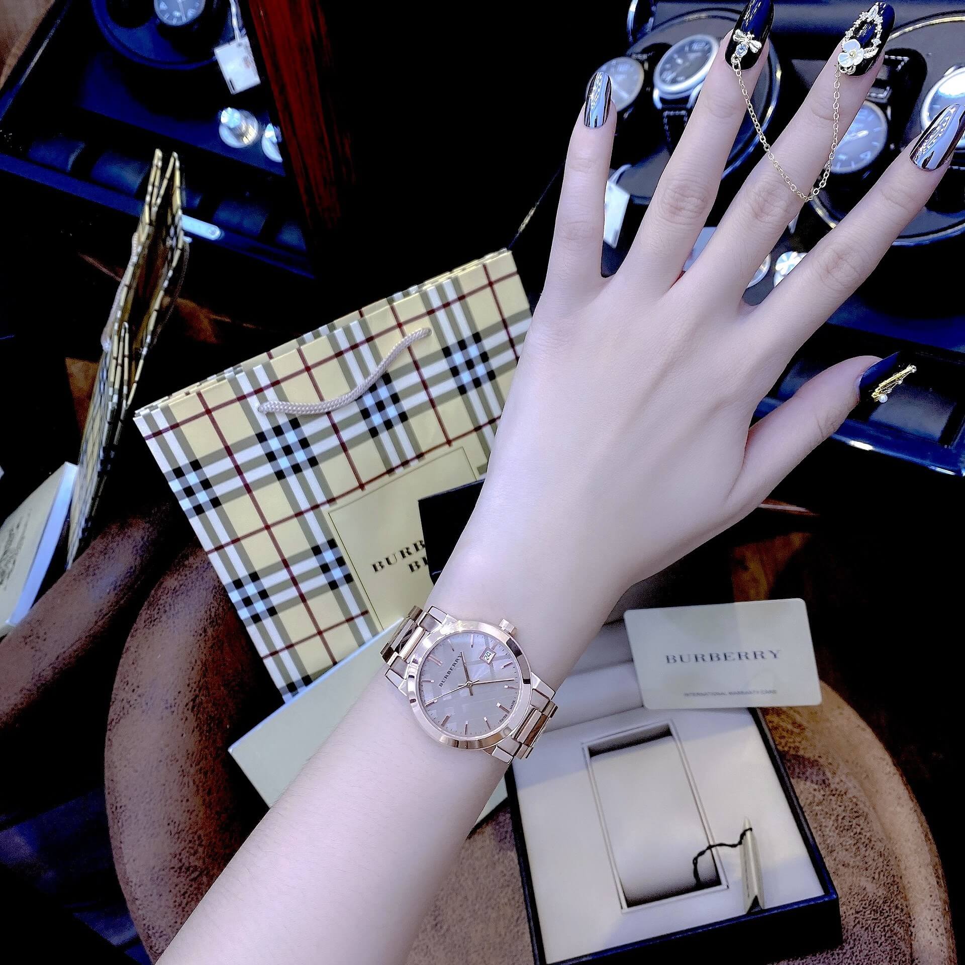 Đồng Hồ Nữ Burberry BU9146 Dây Kim Loại Vàng Hồng Máy Thụy Sĩ - Size 34mm (Rose Gold)