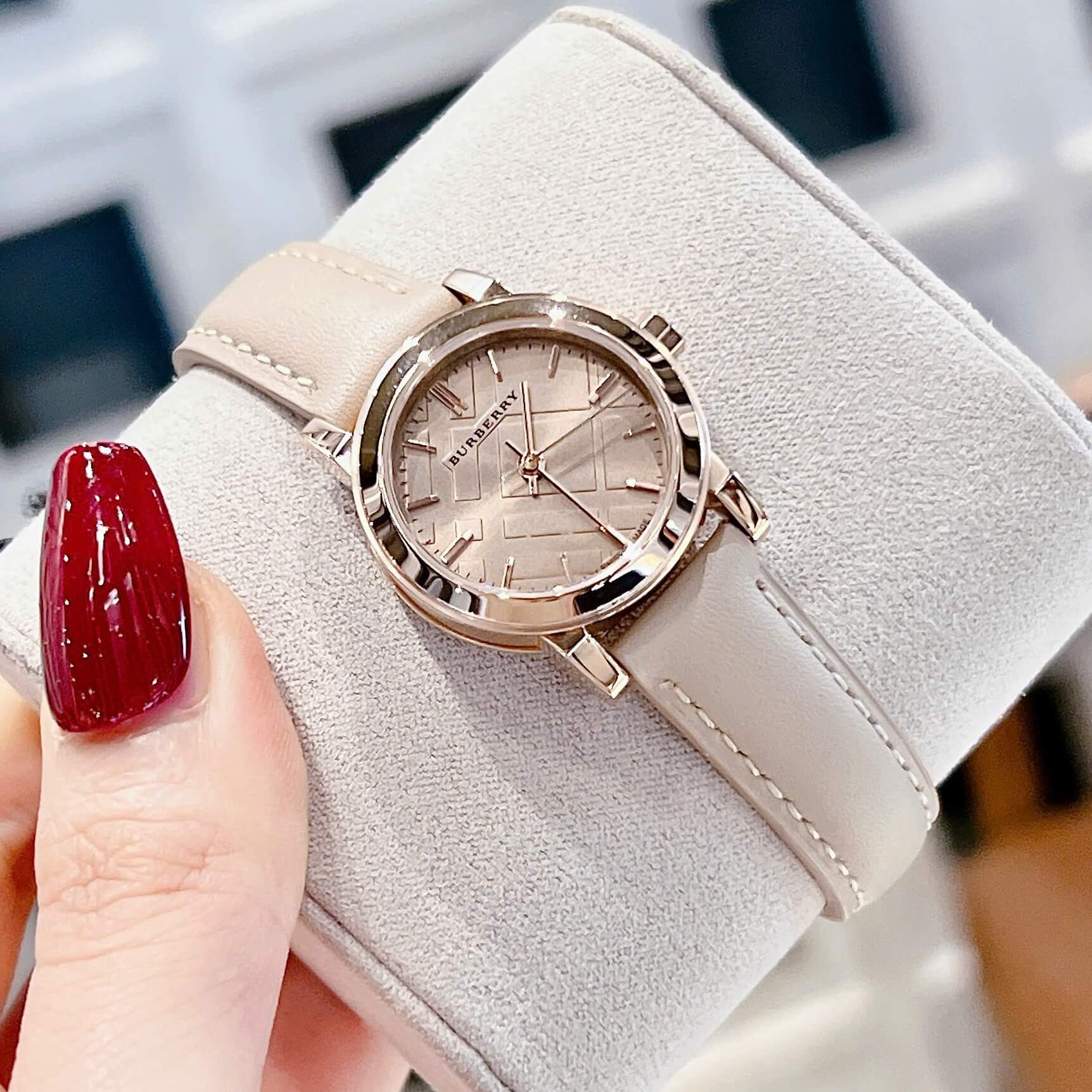 Đồng Hồ Nữ Burberry BU9210 Dây Da Màu Be Vỏ Rose Máy Thụy Sĩ Quartz Size 26mm