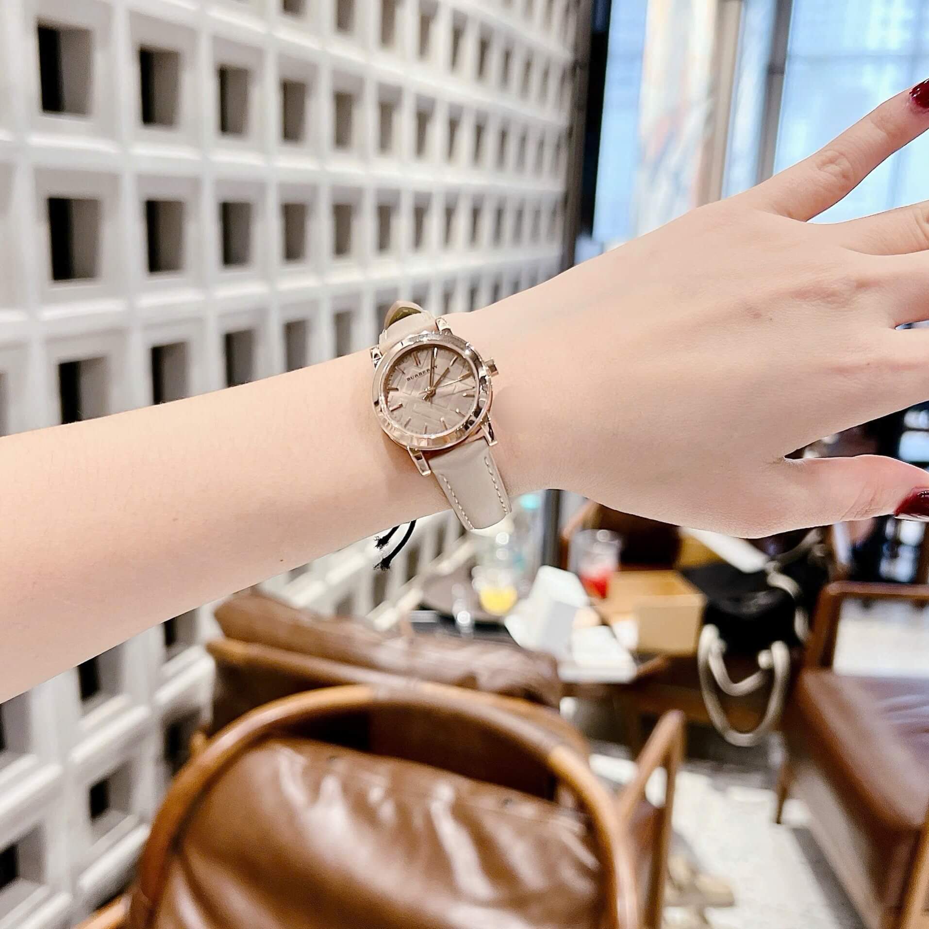 Đồng Hồ Nữ Burberry BU9210 Dây Da Màu Be Vỏ Rose Máy Thụy Sĩ Quartz Size 26mm