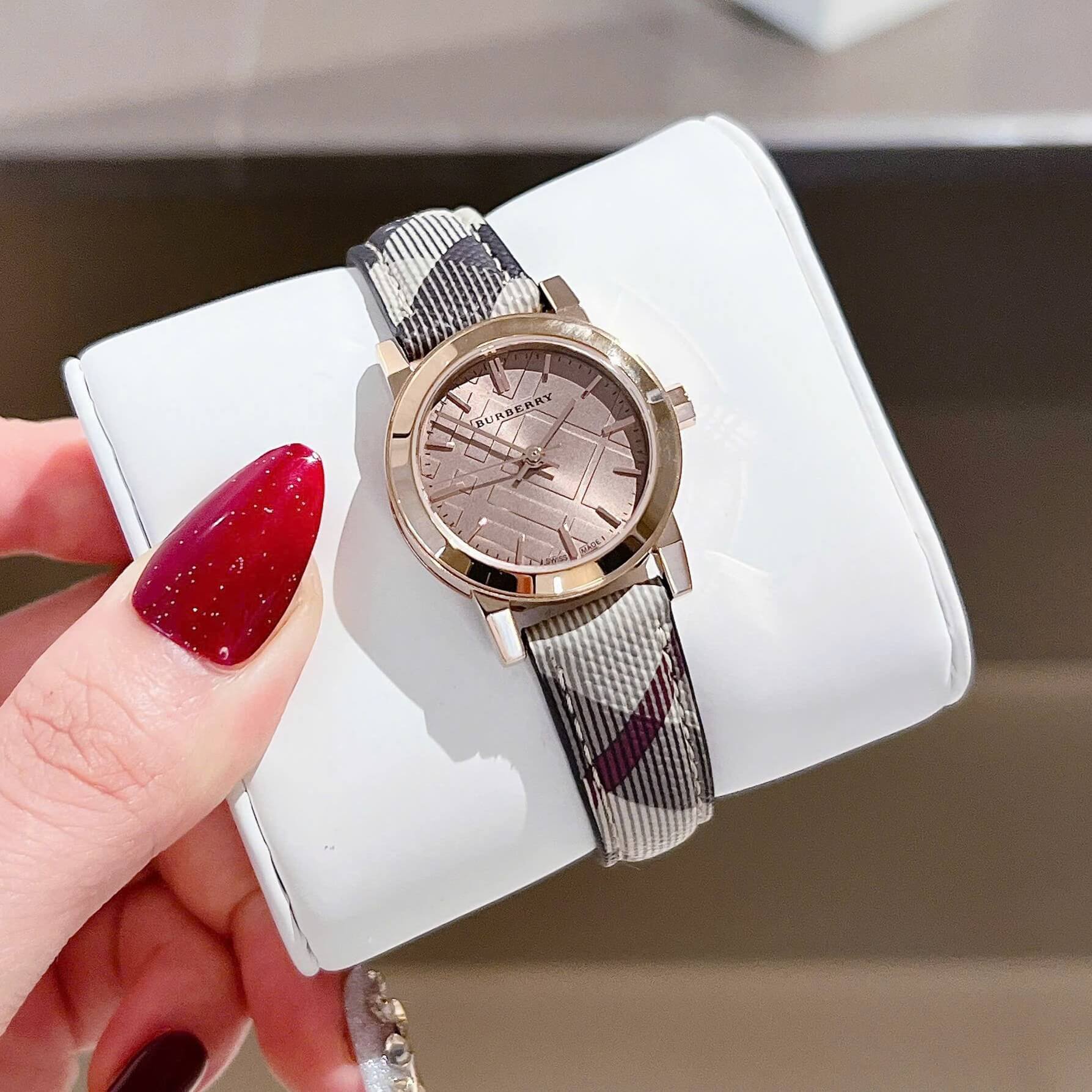 Đồng Hồ Nữ Burberry BU9236 Dây Da Caro Vỏ Vàng Hồng Size 26mm Quartz Thụy Sĩ