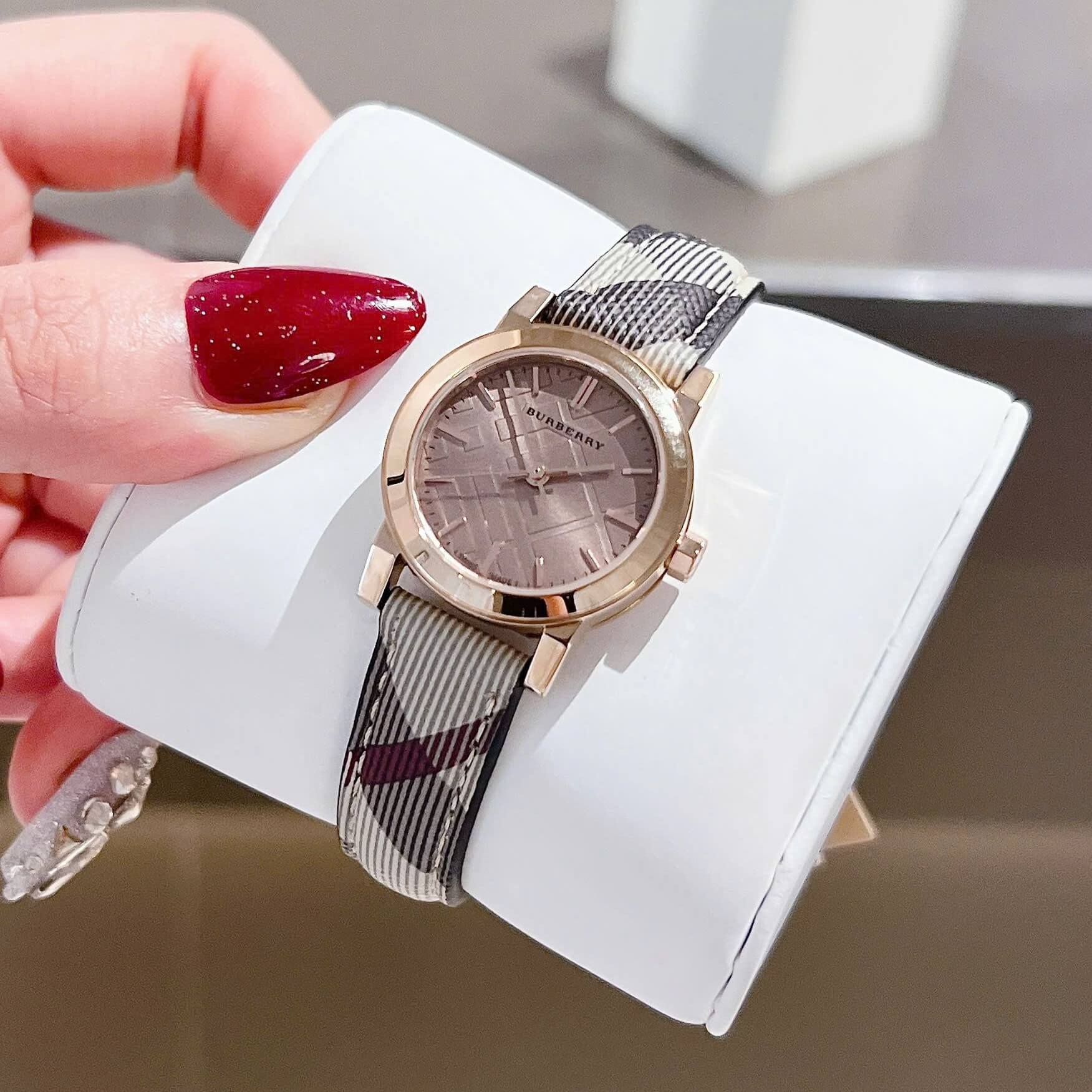 Đồng Hồ Nữ Burberry BU9236 Dây Da Caro Vỏ Vàng Hồng Size 26mm Quartz Thụy Sĩ