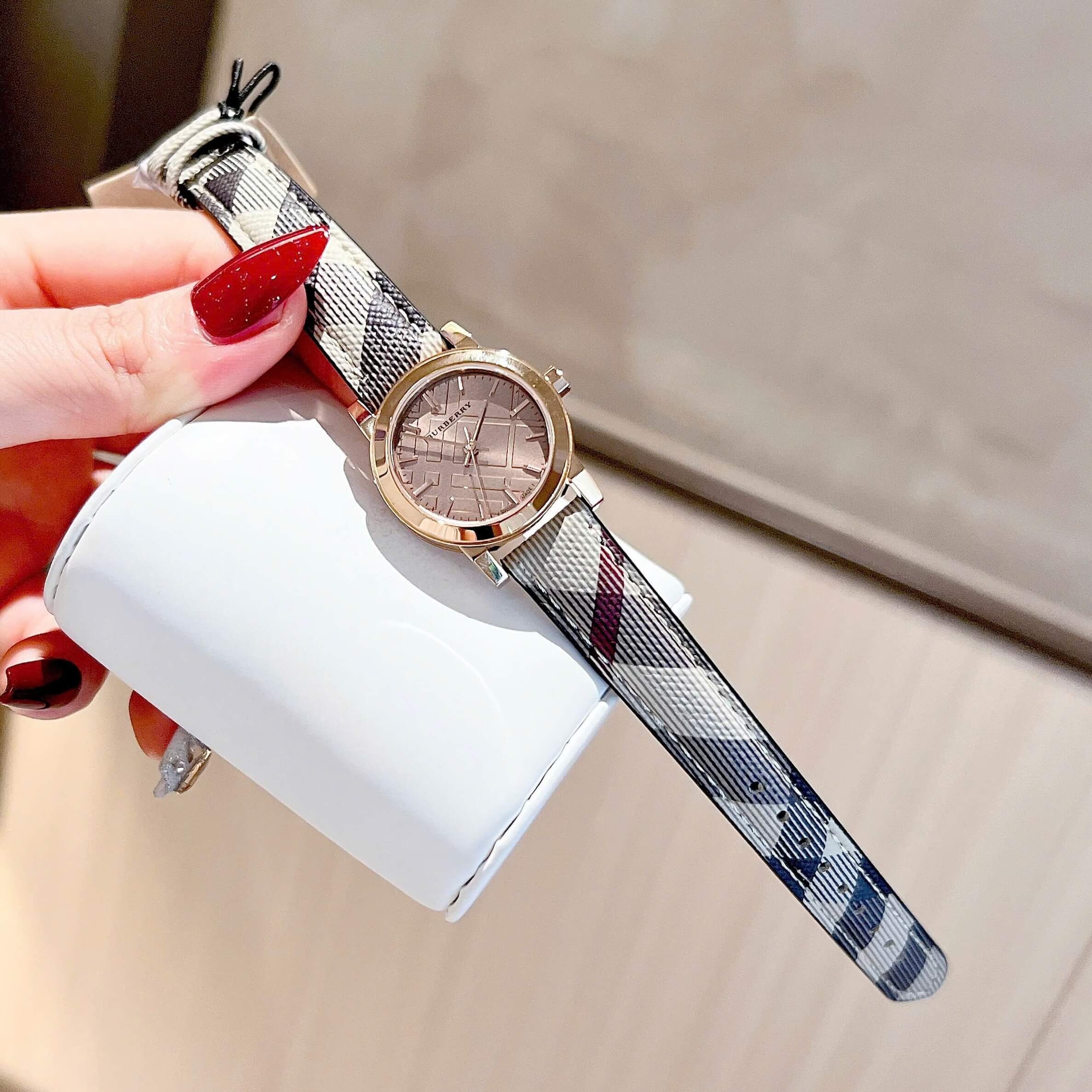 Đồng Hồ Nữ Burberry BU9236 Dây Da Caro Vỏ Vàng Hồng Size 26mm Quartz Thụy Sĩ