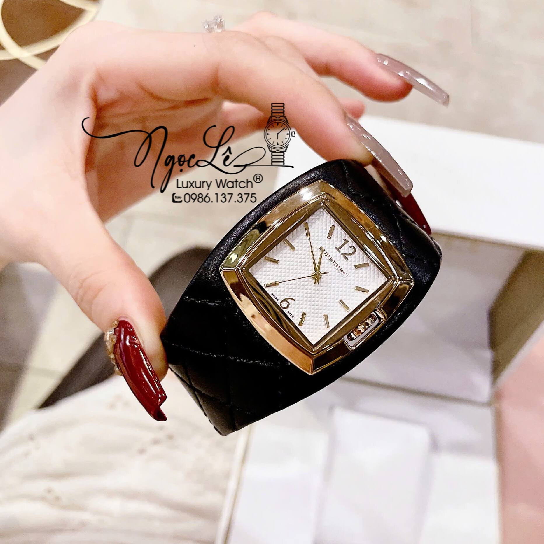Đồng Hồ Nữ Burberry Dây Da Đen Trần Trám Mặt Vuông Trắng Size 36x36mm