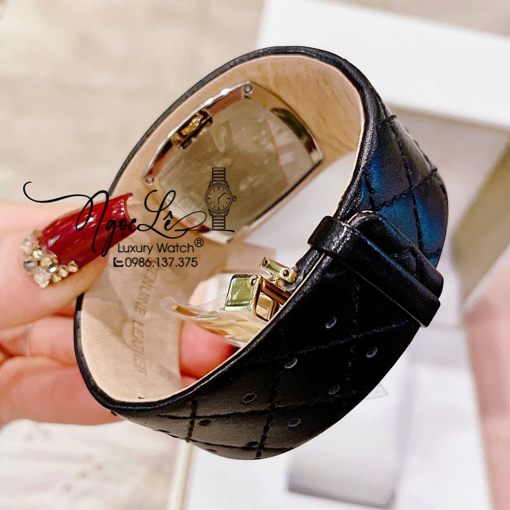 Đồng Hồ Nữ Burberry Dây Da Đen Trần Trám Mặt Vuông Trắng Size 36x36mm