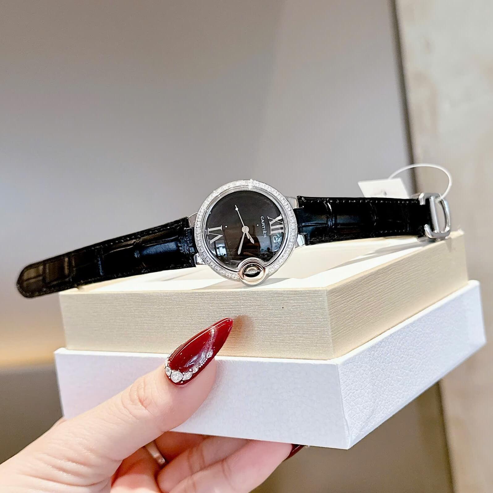 Đồng Hồ Nữ Cartier Dây Da Đen Mặt Đen Size 32mm Viền Đá Quartz Japan